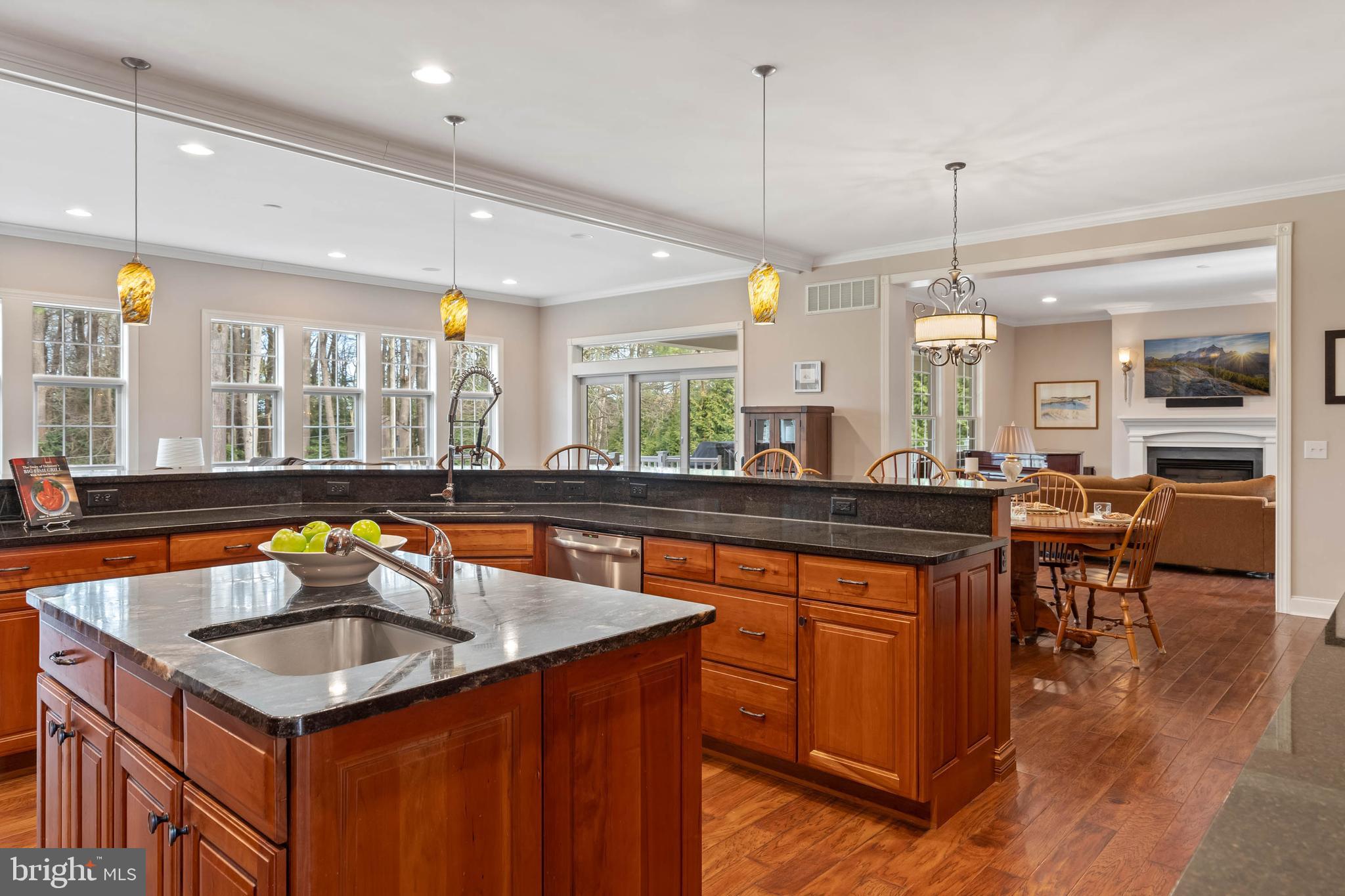 WOLFE POINTE - Residential