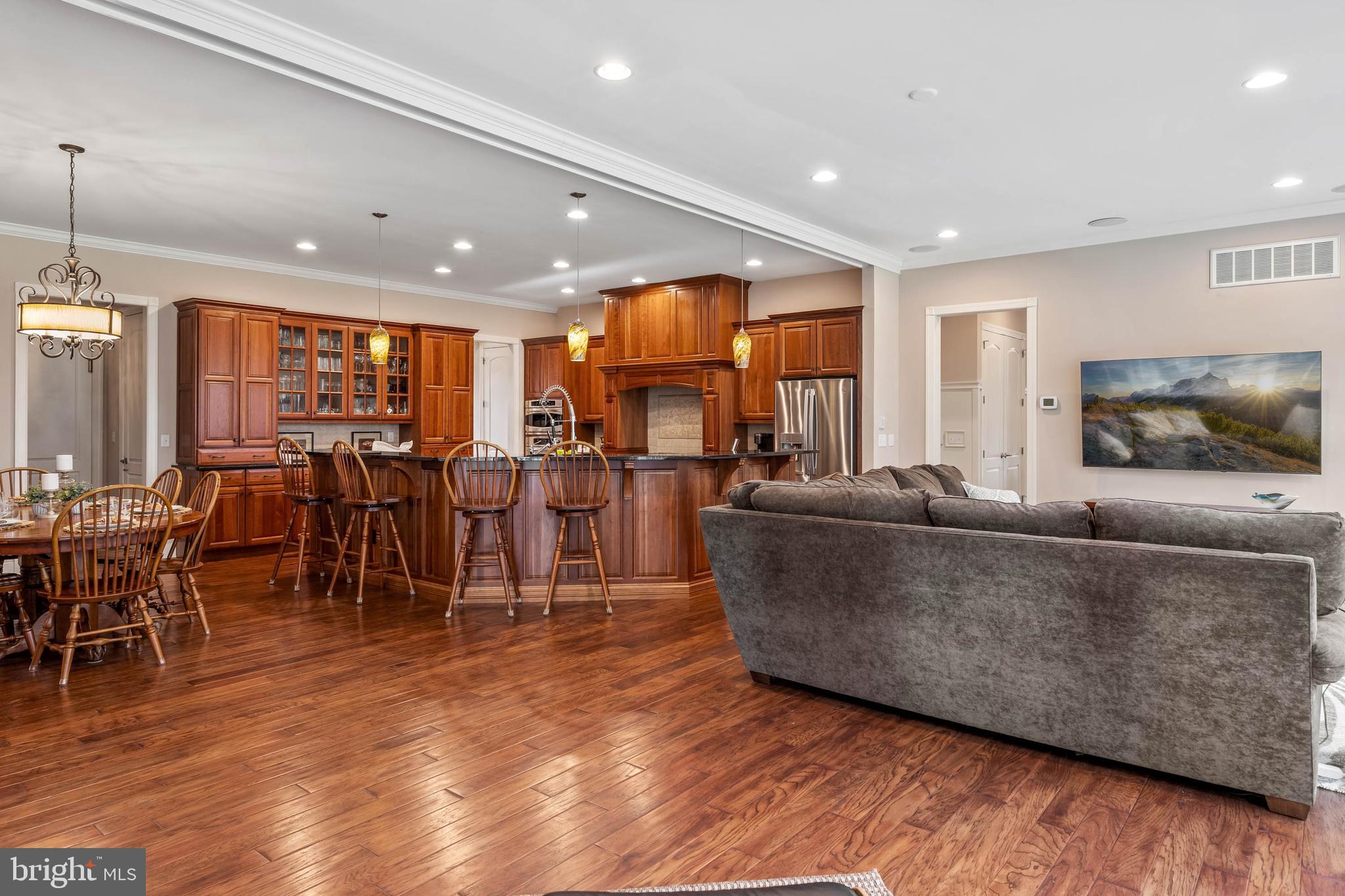 WOLFE POINTE - Residential