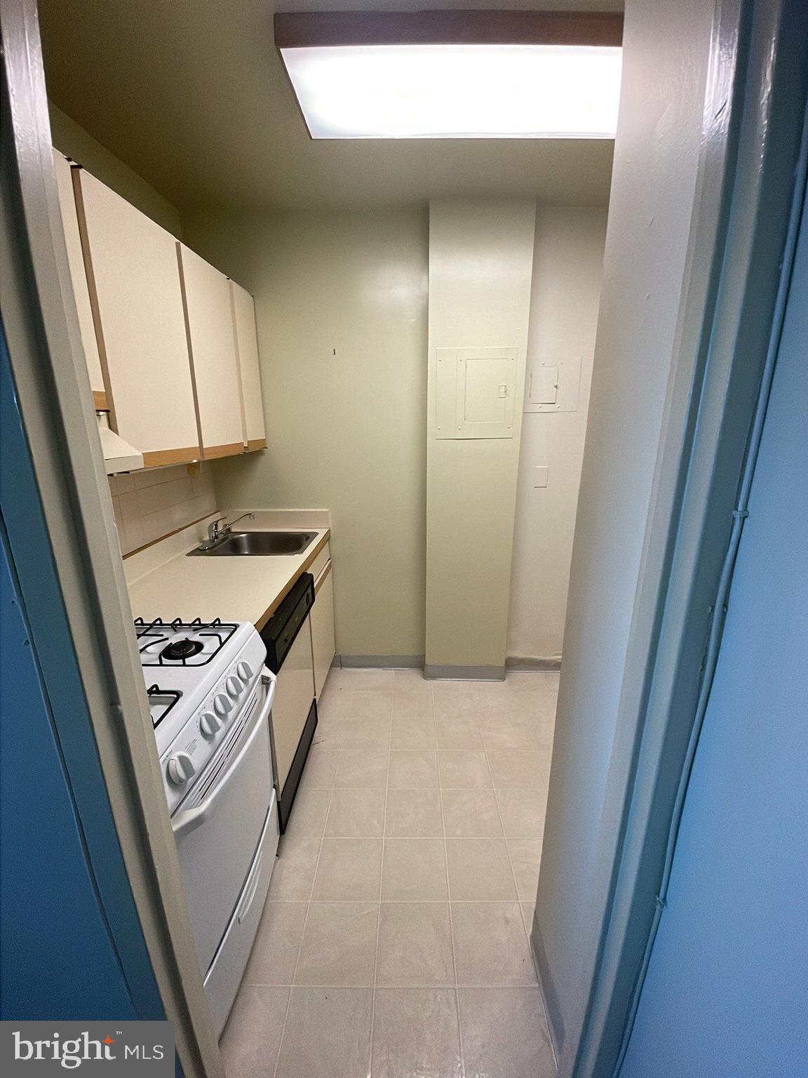 RIVER PLACE - Residential Lease