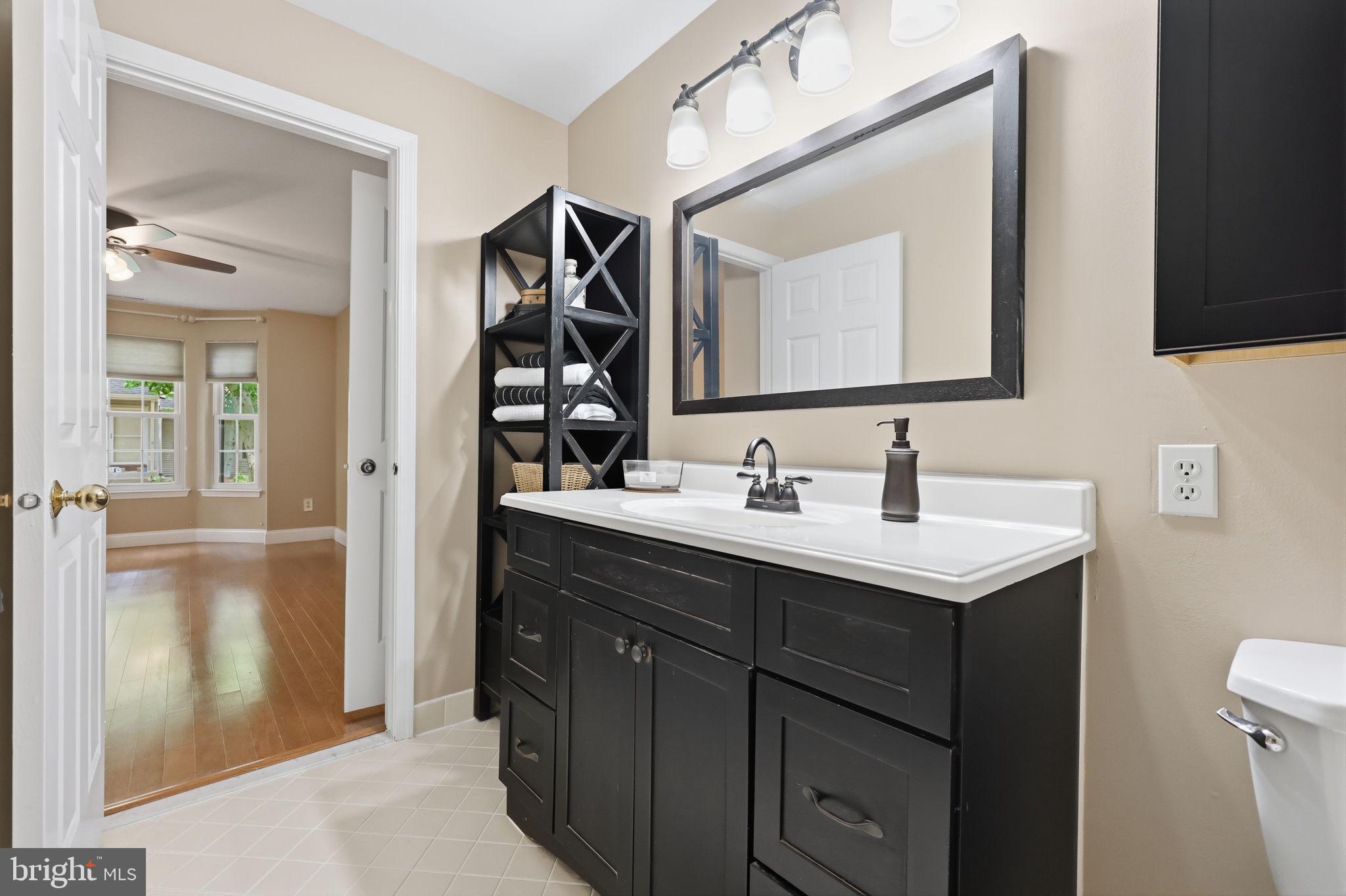 MAKEFIELD GLEN - Residential