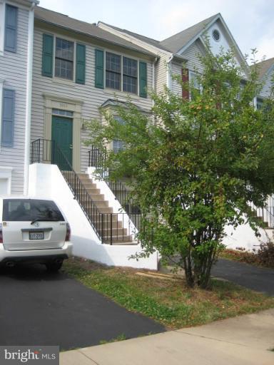 Refurbished townhome in Woodgate Manor-carpeting, garage,  painted, Large eat in Kitchen, granite counters & ceramic floor, large bedrooms--Primary Bedroom has a walk-in closet & soaking tub, garage, Deck off breakfast area, backs to trees, very private, near shopping, access to highways, in cul-de-sac, Family Membership at local pool--- Available now!