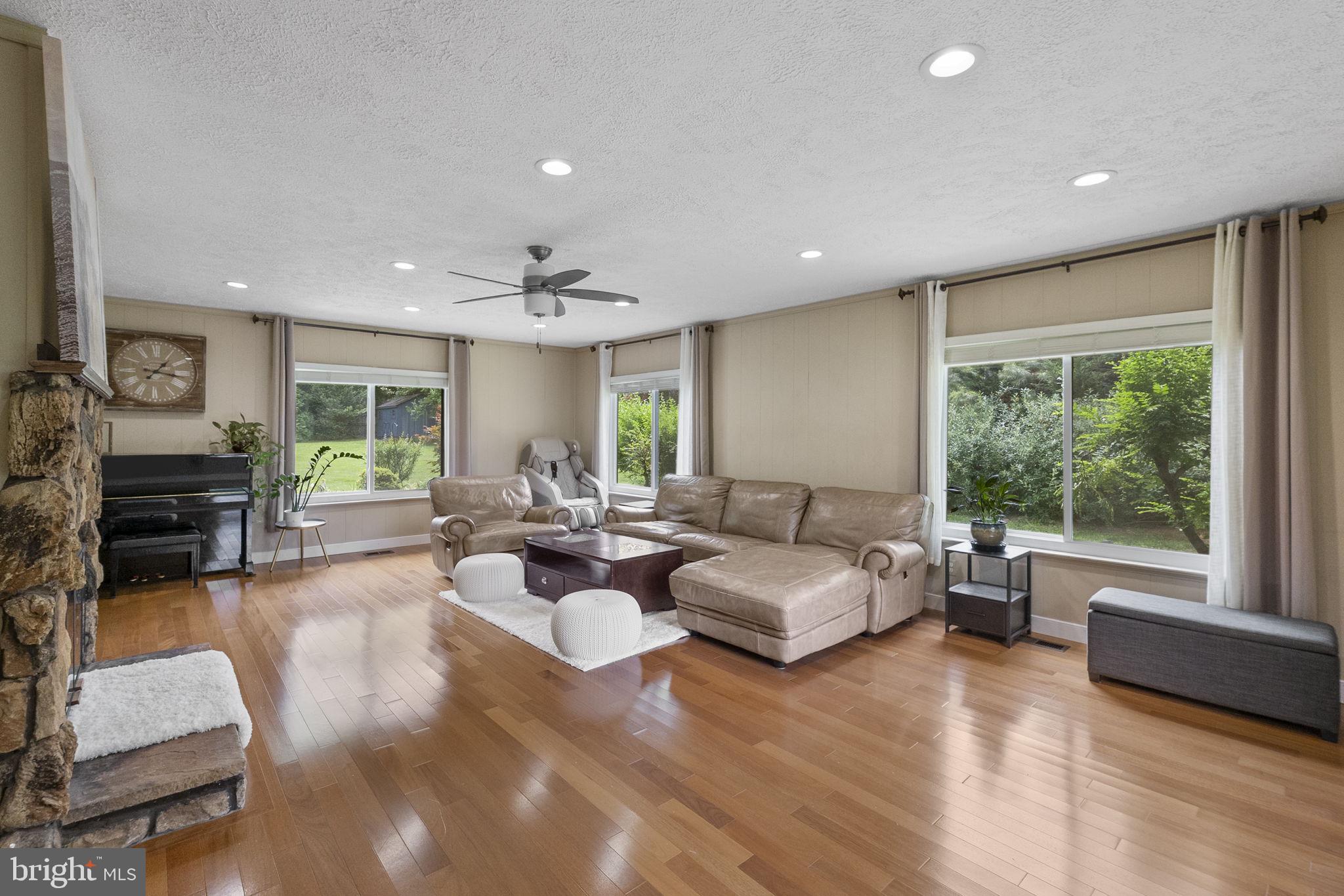 HIGHLAND LAKE - Residential