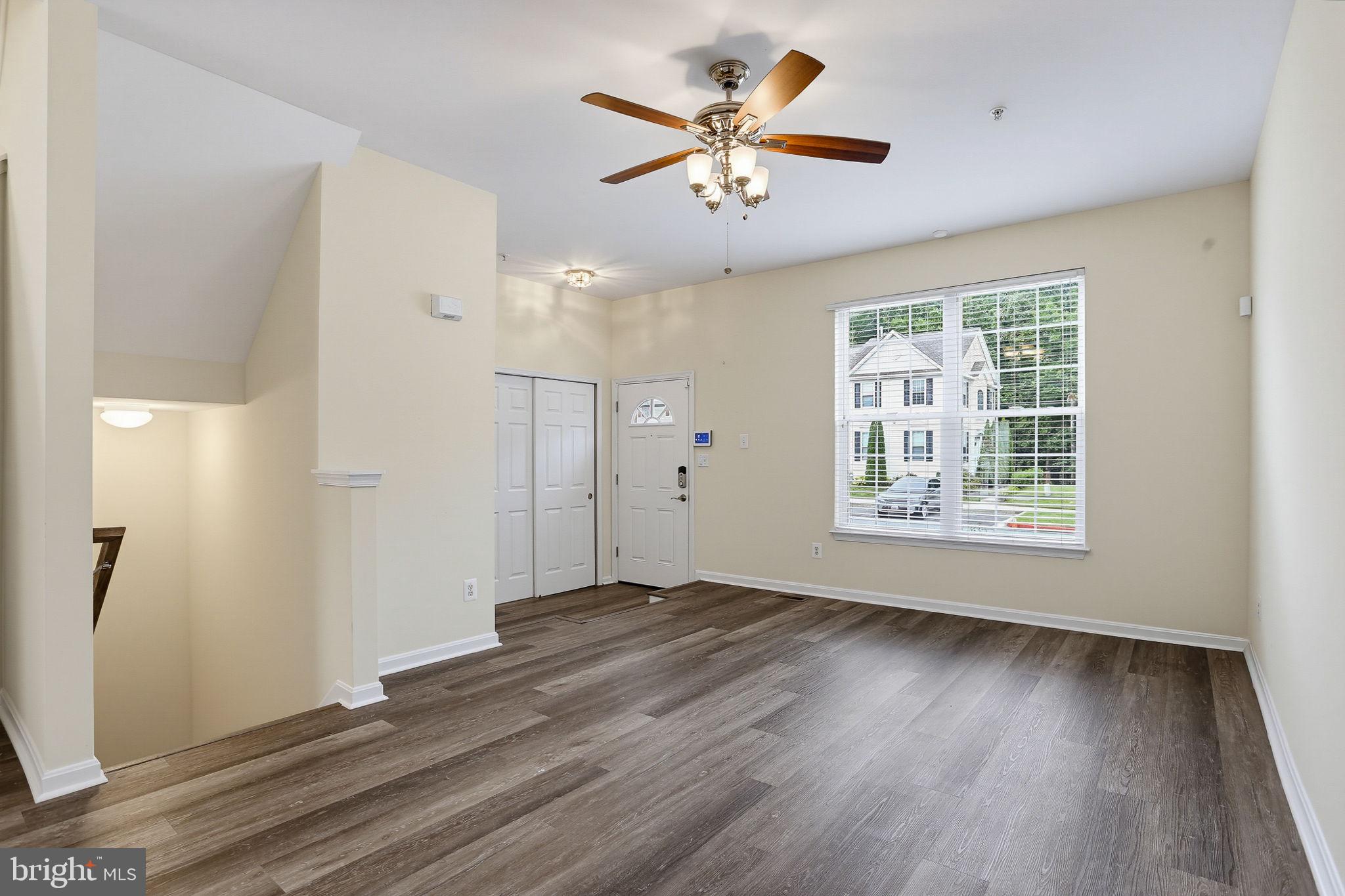 HOLLY WOODS - Residential