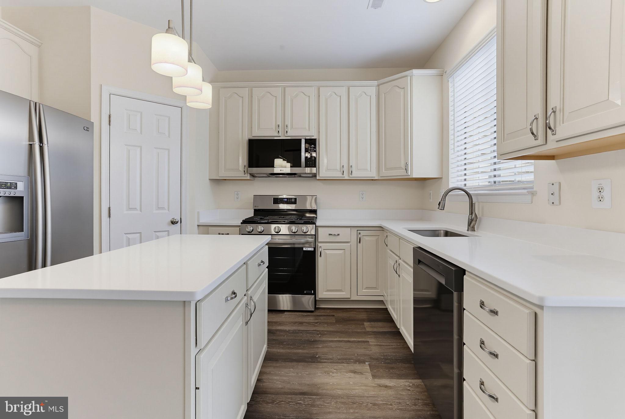 HOLLY WOODS - Residential