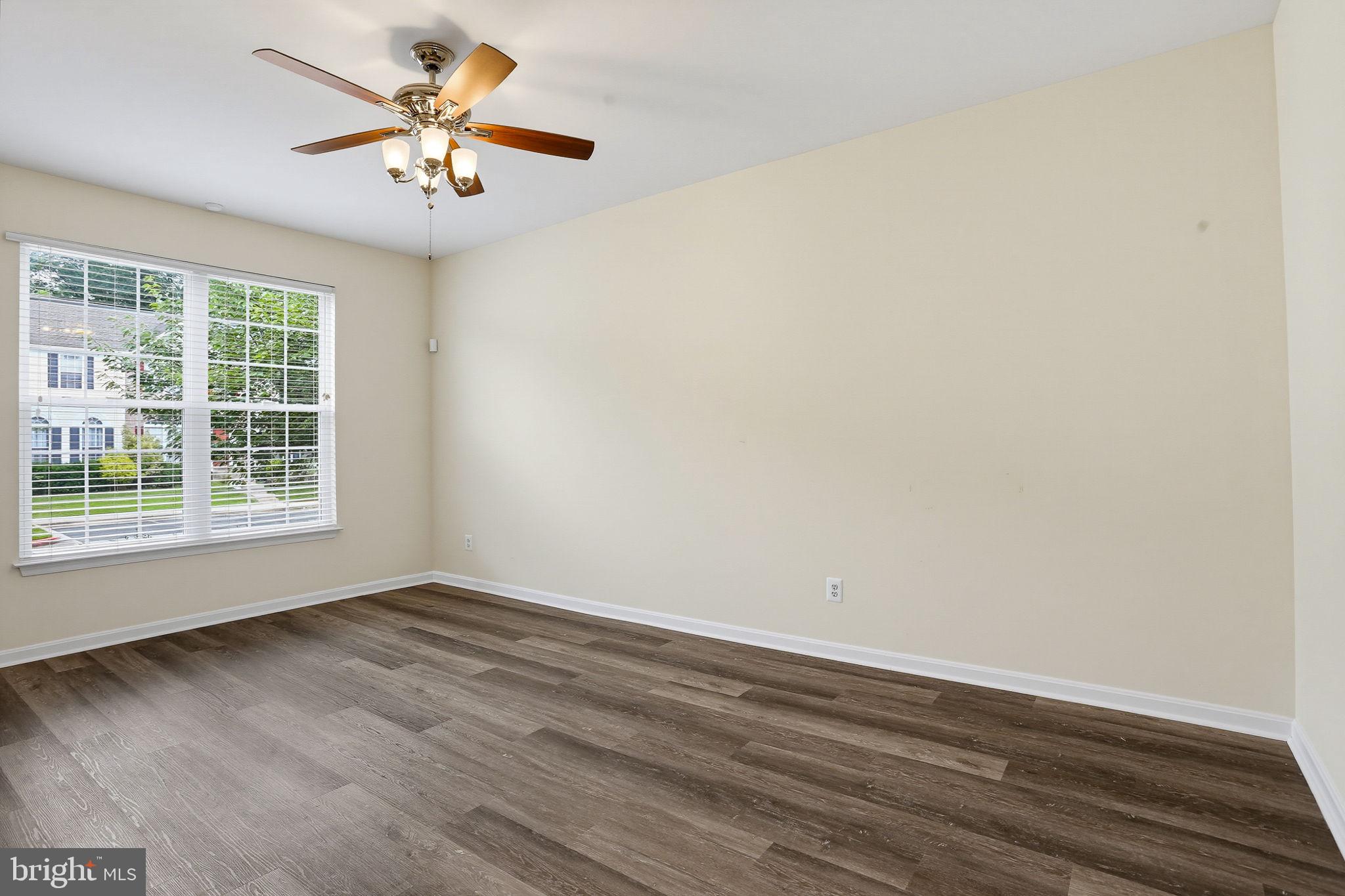 HOLLY WOODS - Residential