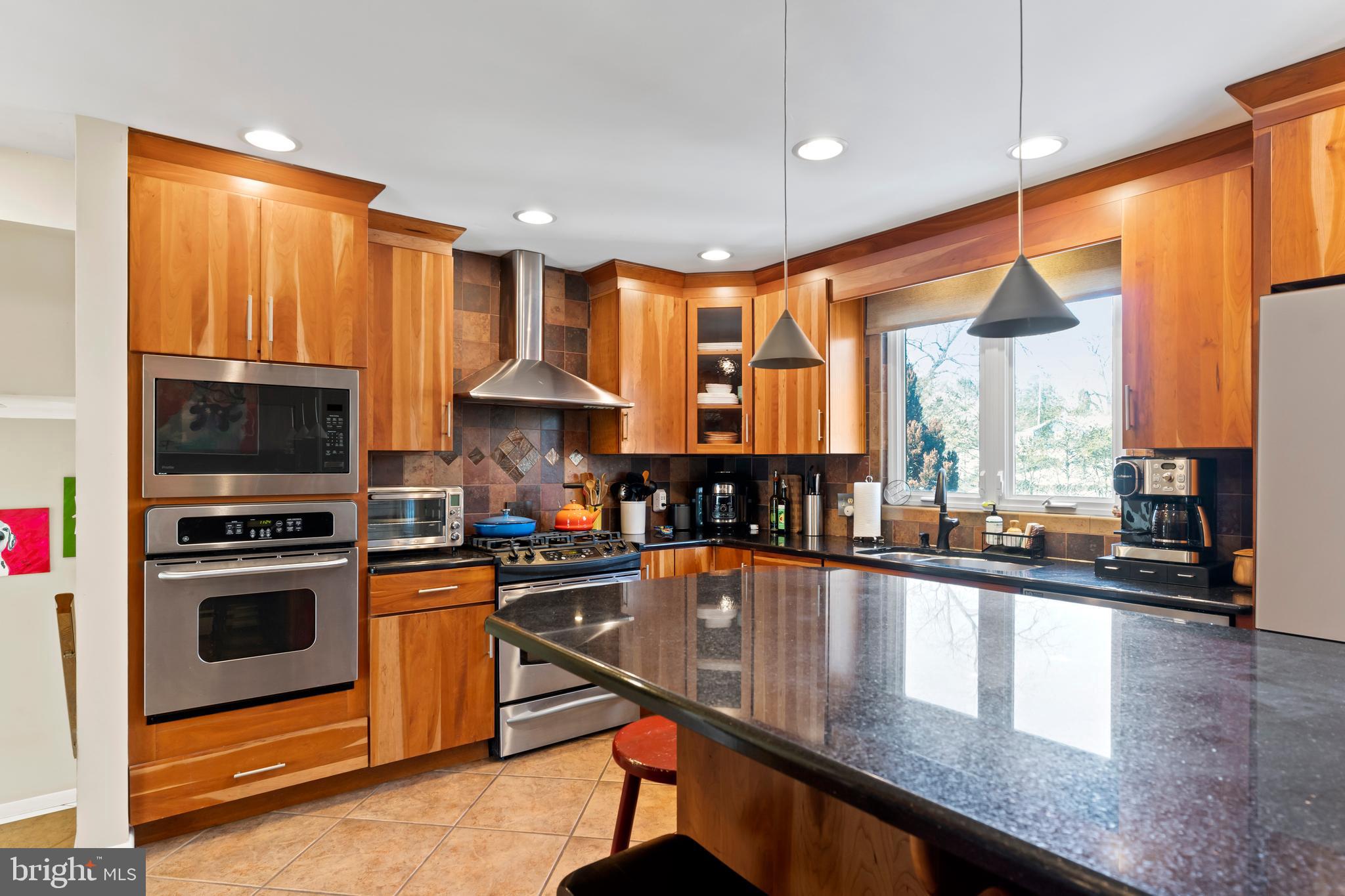 COUNTRY CLUB HILLS - Residential