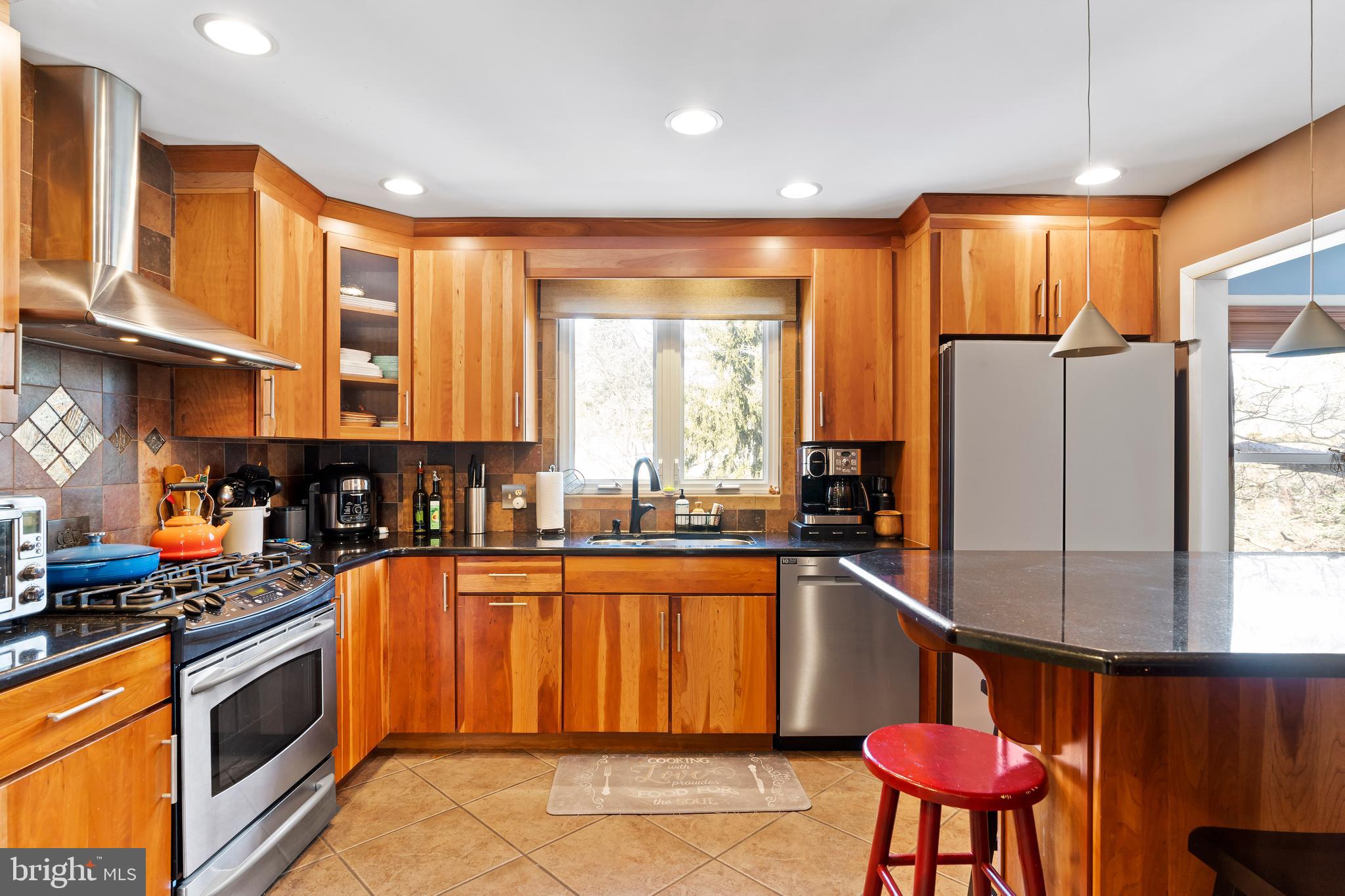 COUNTRY CLUB HILLS - Residential
