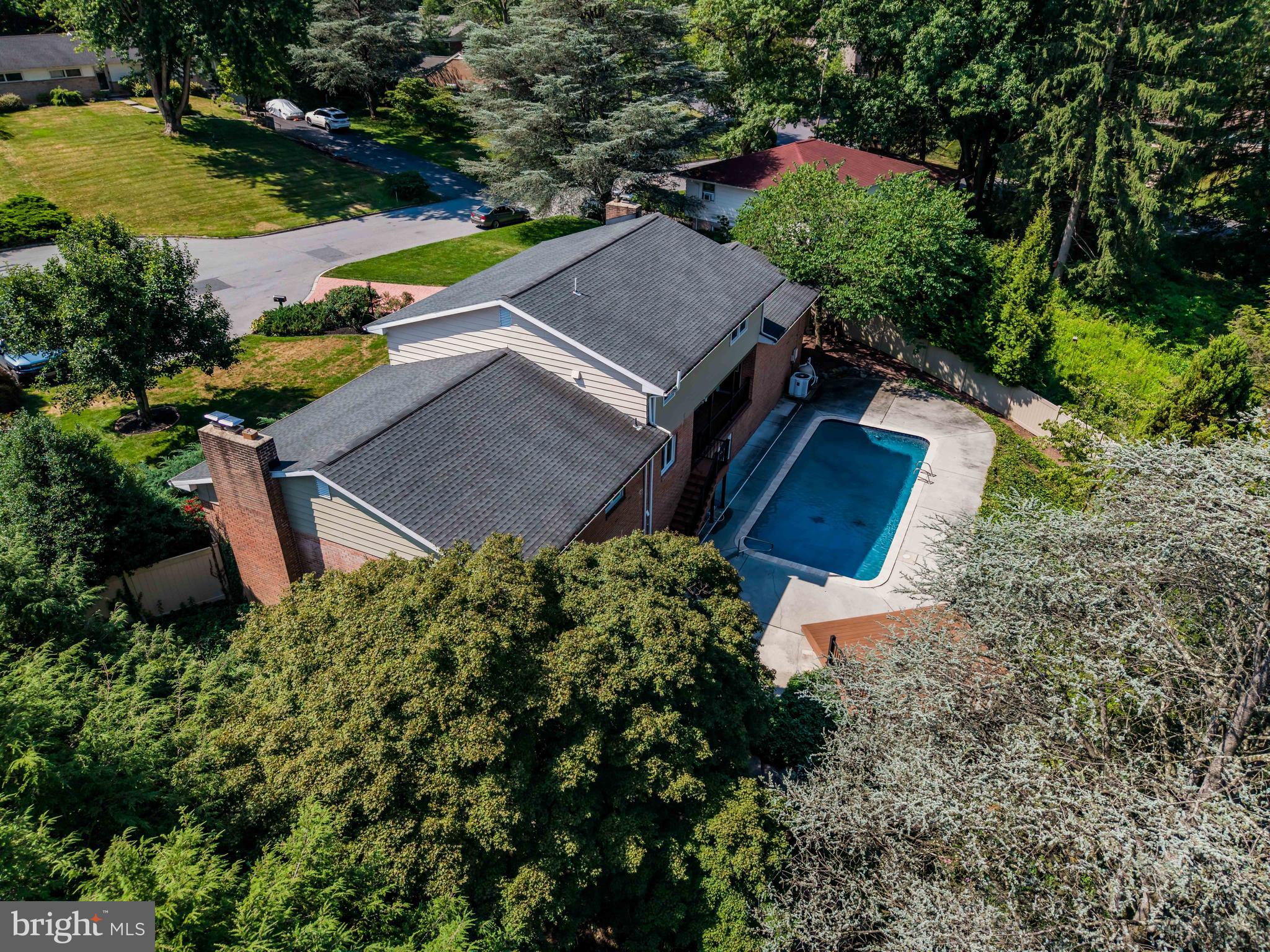 COUNTRY CLUB HILLS - Residential