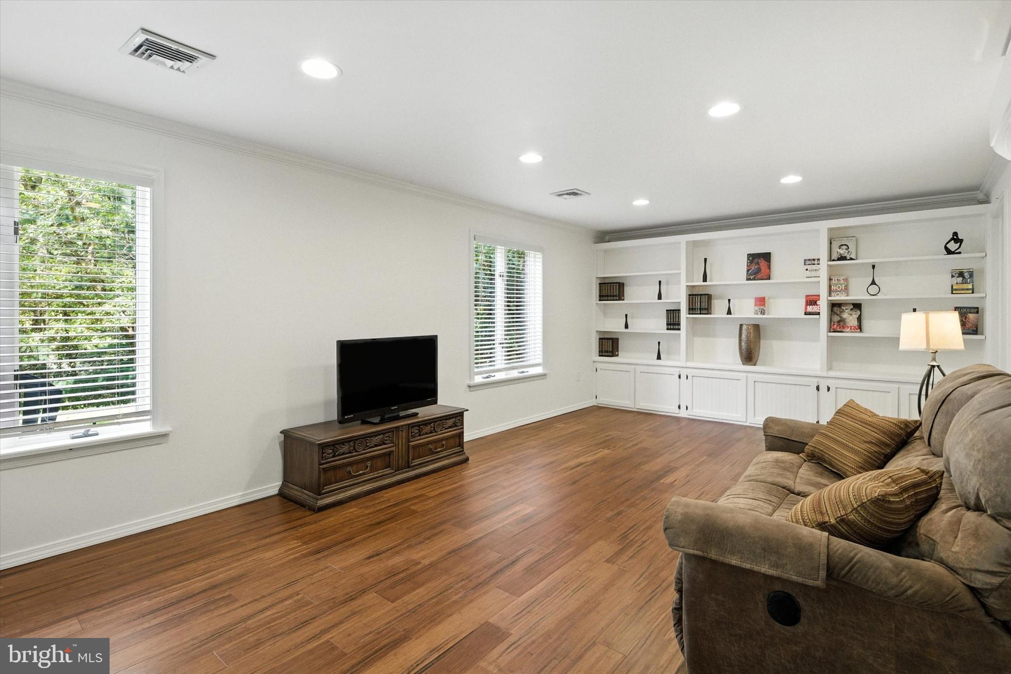 ANGELICA WOODS - Residential