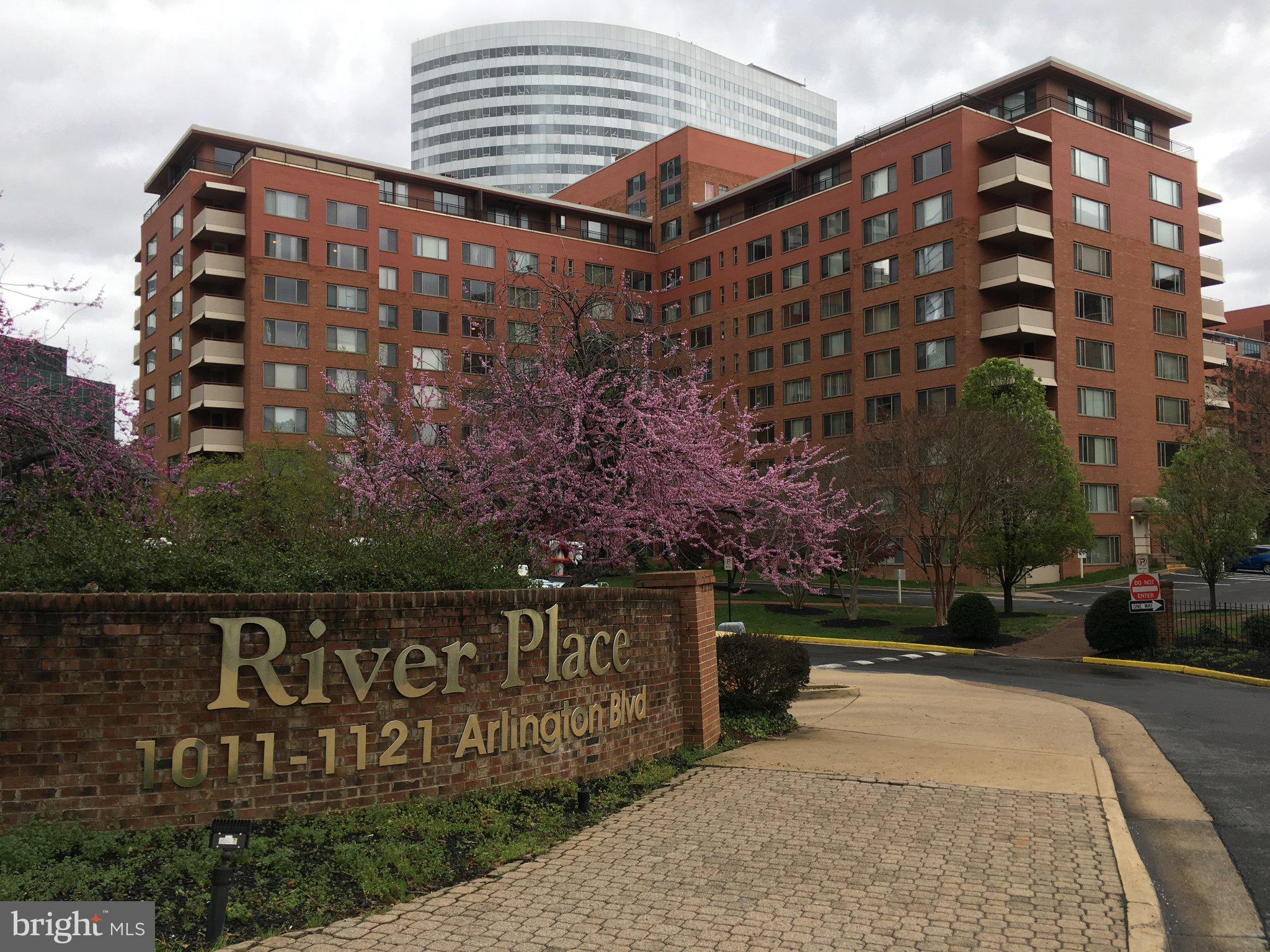RIVER PLACE - Residential