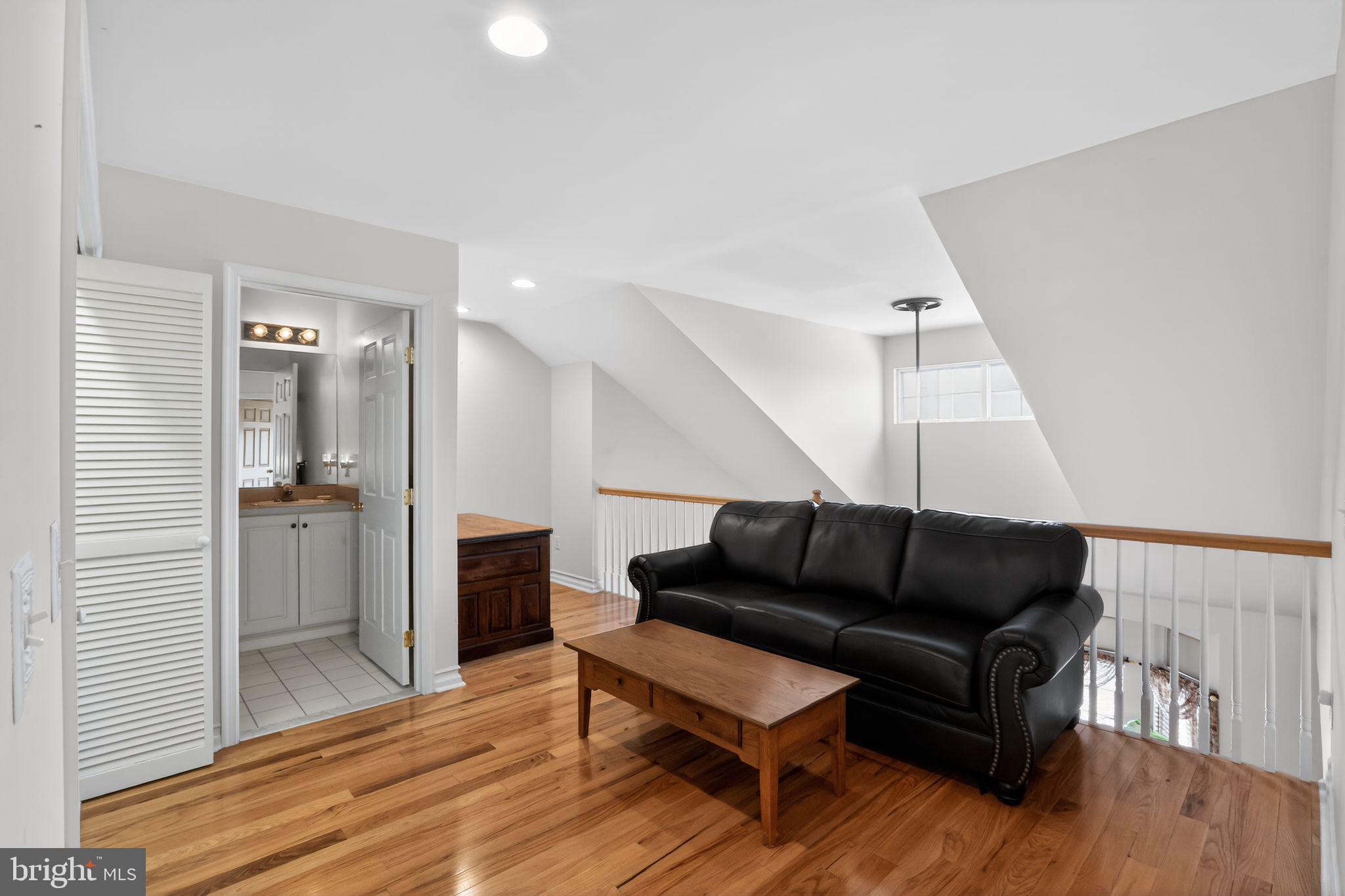COUNTRY CLASSICS - Residential