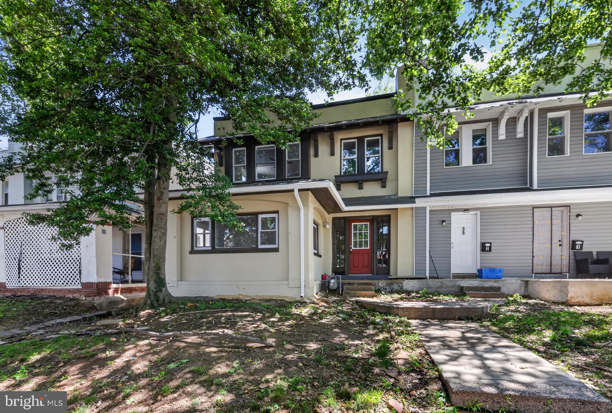 Welcome to 37 E. Mowry Street, a spacious 4-bedroom, 1-bath home offering comfort, functionality, and value. Inside, you'll find generous living spaces filled with natural light, providing plenty of room for everyday living, entertaining, or working from home.
Step outside to enjoy the  backyard—perfect for pets, play, gardening, or simply relaxing outdoors. The property offers a great combination of indoor and outdoor living space, making it an excellent opportunity for both homeowners and investors.
Conveniently located near schools, parks, shopping, public transportation, and major commuter routes, this home provides easy access to everything you need. Whether you're looking for your first home or your next investment property, 37 E. Mowry Street is a must-see.
Schedule your showing today and discover all the potential this home has to offer!