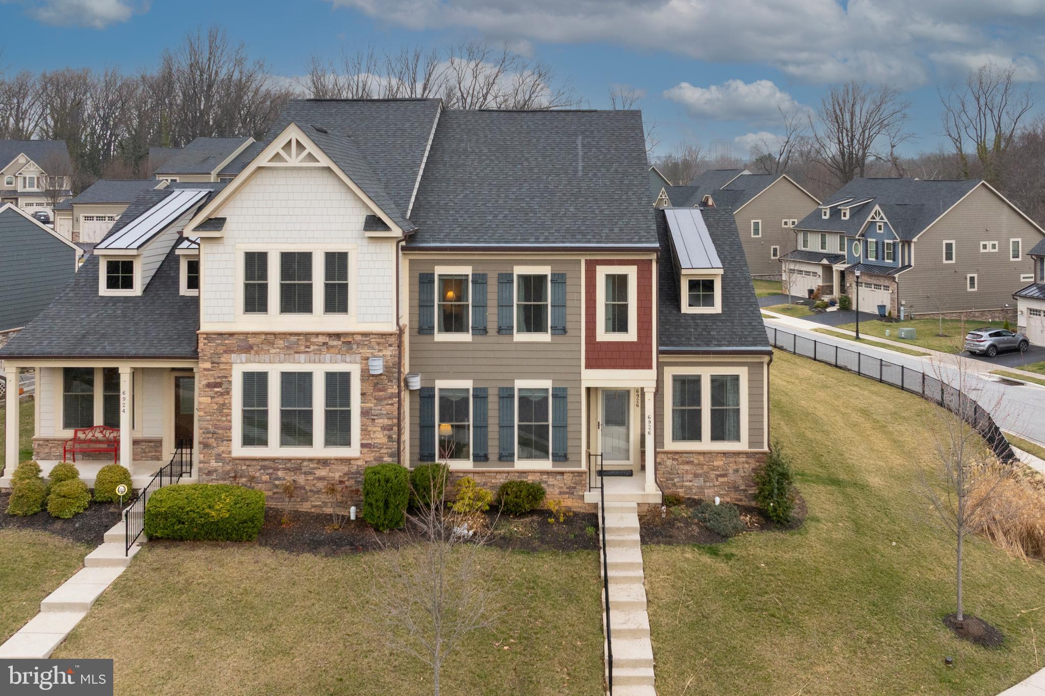 STONELEIGH SUMMIT - Residential