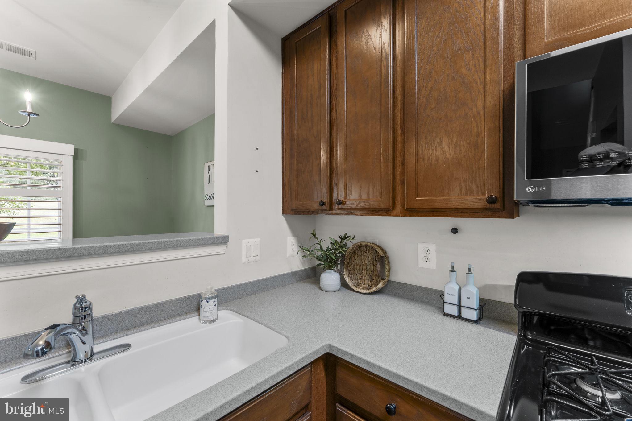 CHATSWORTH VILLAGE CONDO - Residential