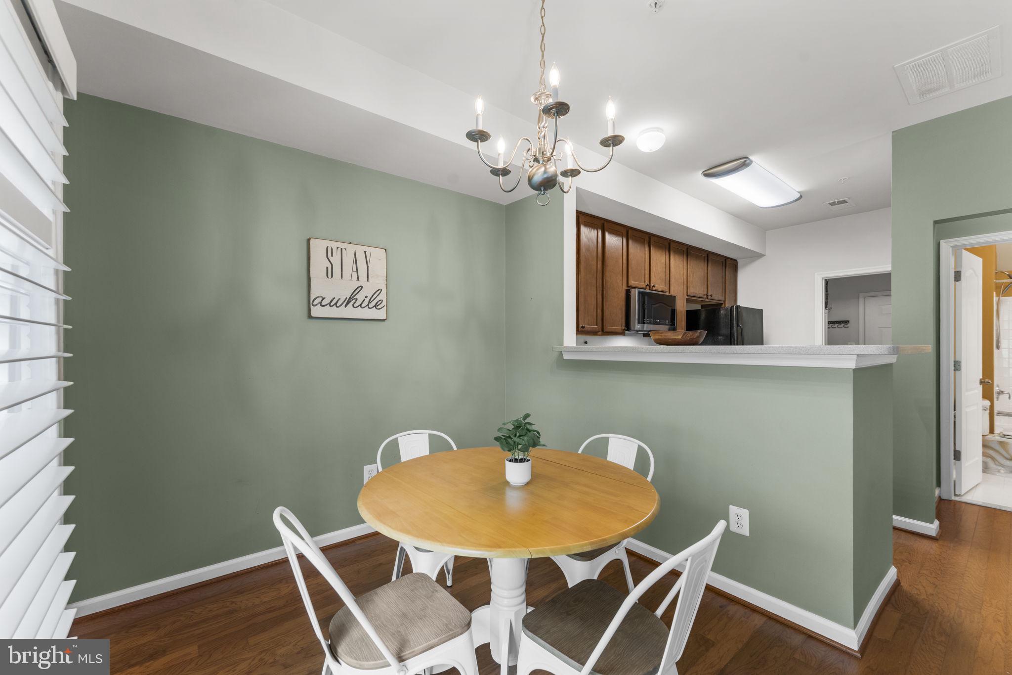 CHATSWORTH VILLAGE CONDO - Residential