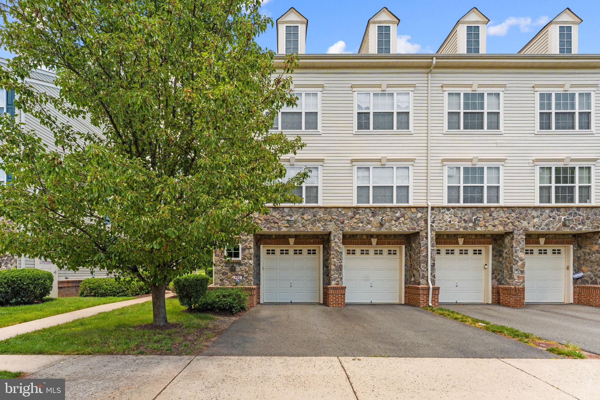 CHATSWORTH VILLAGE CONDO - Residential