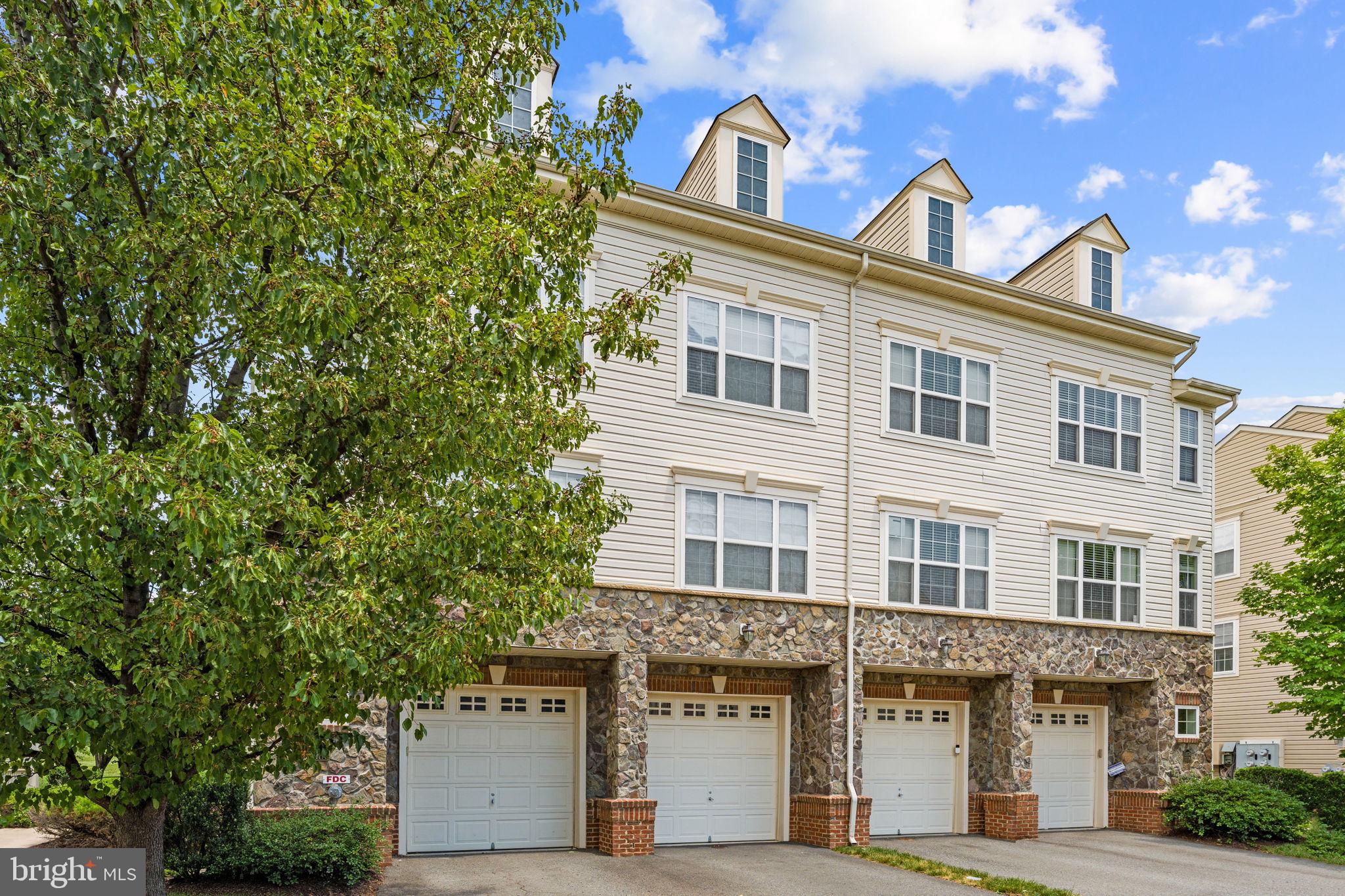 CHATSWORTH VILLAGE CONDO - Residential