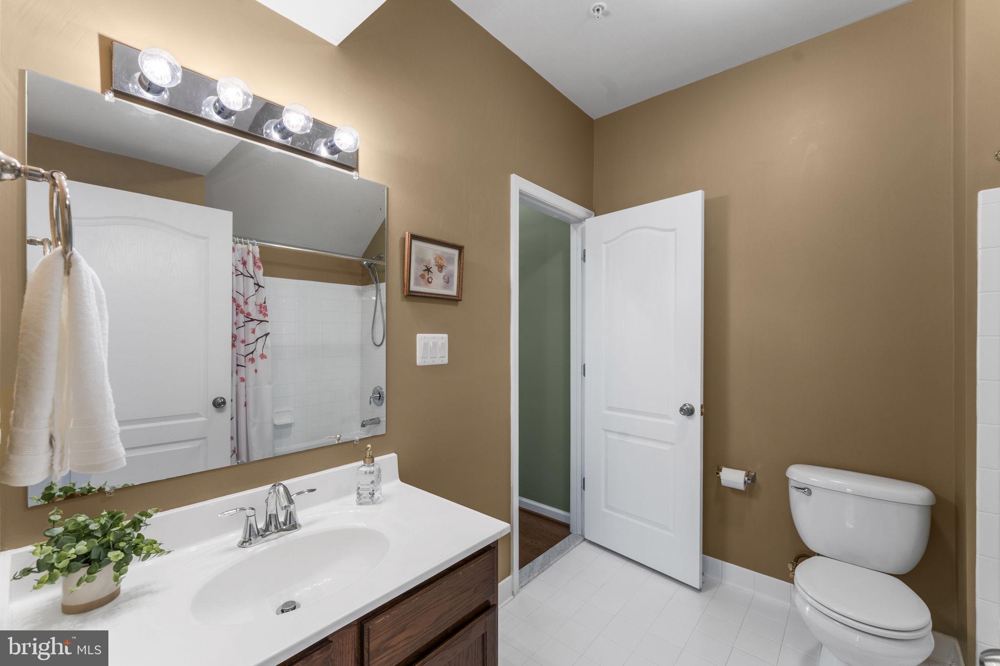 CHATSWORTH VILLAGE CONDO - Residential