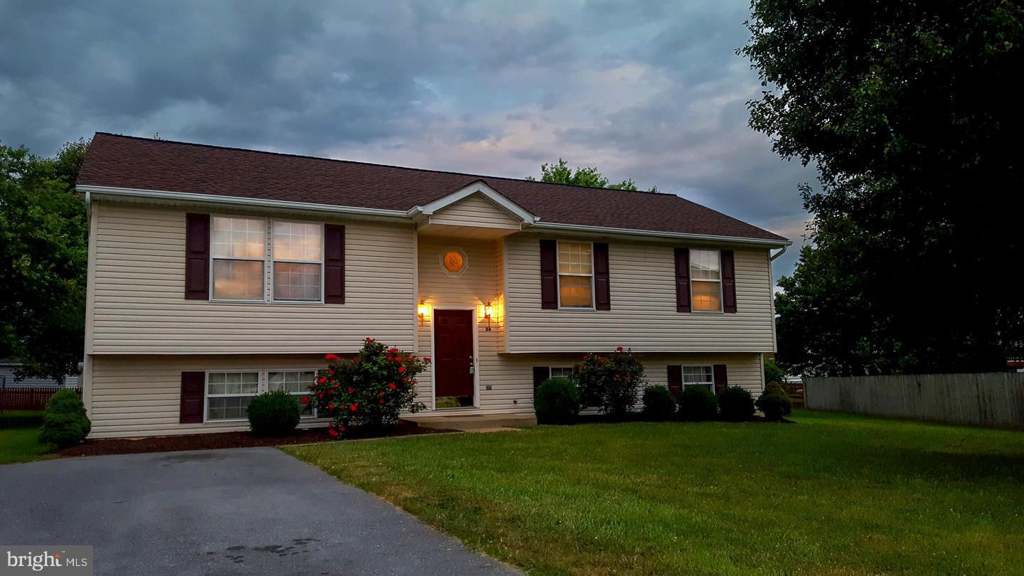 Sought After Briar Run Estates within the Jefferson High School District! ONE OWNER split foyer is LARGER than most in the community as the floor plan was changed to add several additional feet to the design. Enjoy Summer Barbecues on the Rear Deck, with Privacy Provided by the Mature Trees in the Back Yard! Tucked away on a Cul-de-sac, this Home is Close to Shopping & is Commuter Friendly!
