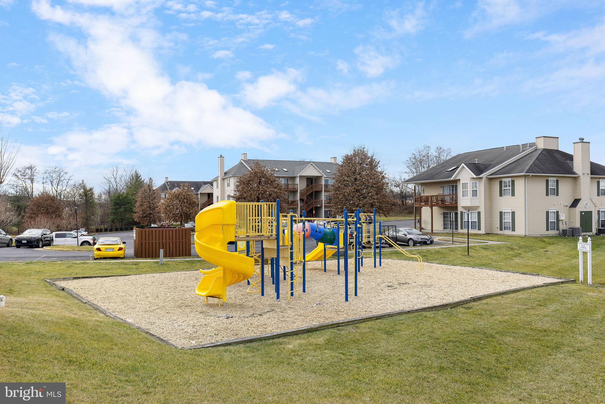 PARKVIEW CONDOMINIUMS - Residential