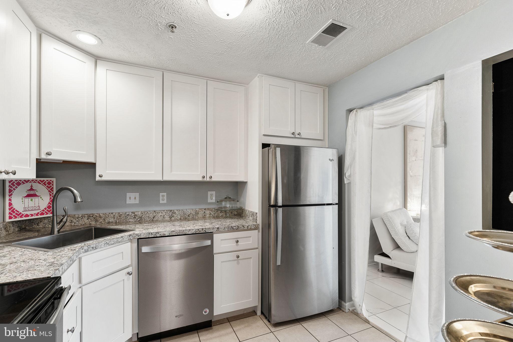 PARKVIEW CONDOMINIUMS - Residential