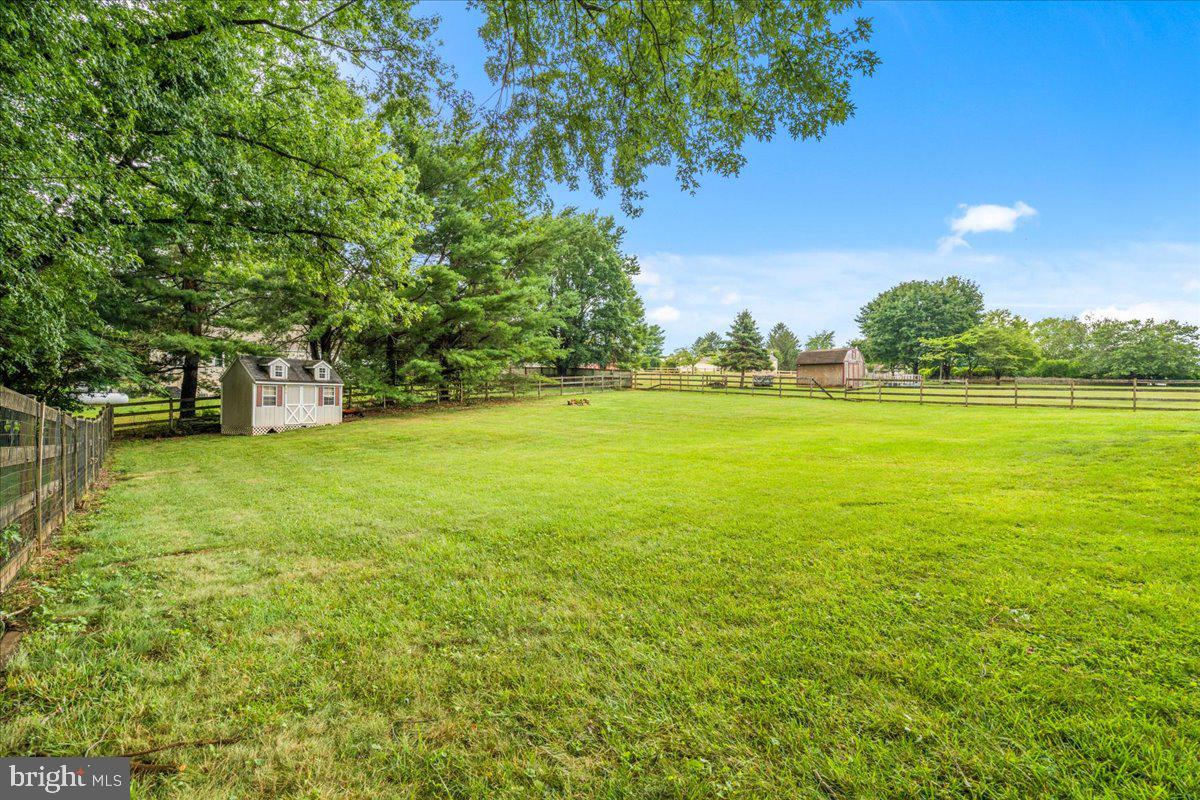 MID COUNTRY VIEW - Residential