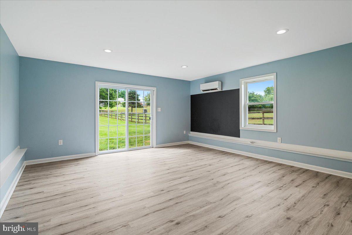 MID COUNTRY VIEW - Residential