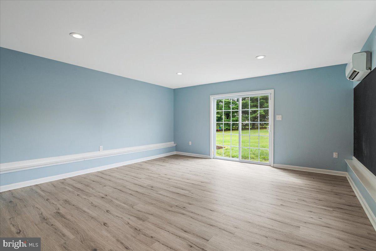 MID COUNTRY VIEW - Residential