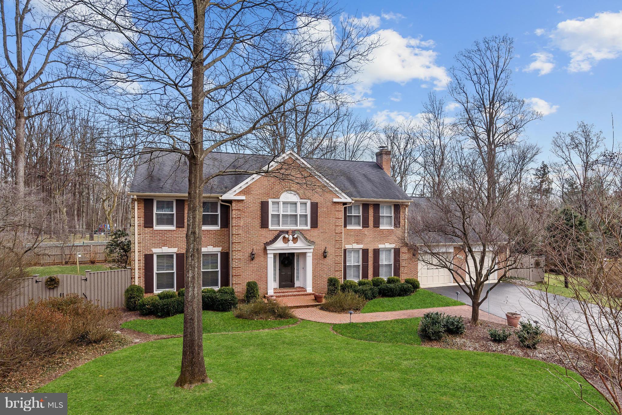 Top-to-bottom renovation w/ fantastic gourmet Kit, separate Lib & screened-in porch, lovely MBR Suite,  5BR's ,3FBA up. Newly redone lower level, 2nd kit, rec room, built-ins, 4th full bath & plenty of storage space.  Gorgeous fenced outdoor spacE,  play yard, flagstone terrace & lap pool.  Set back from Oaklyn on quiet cul-de-sac.