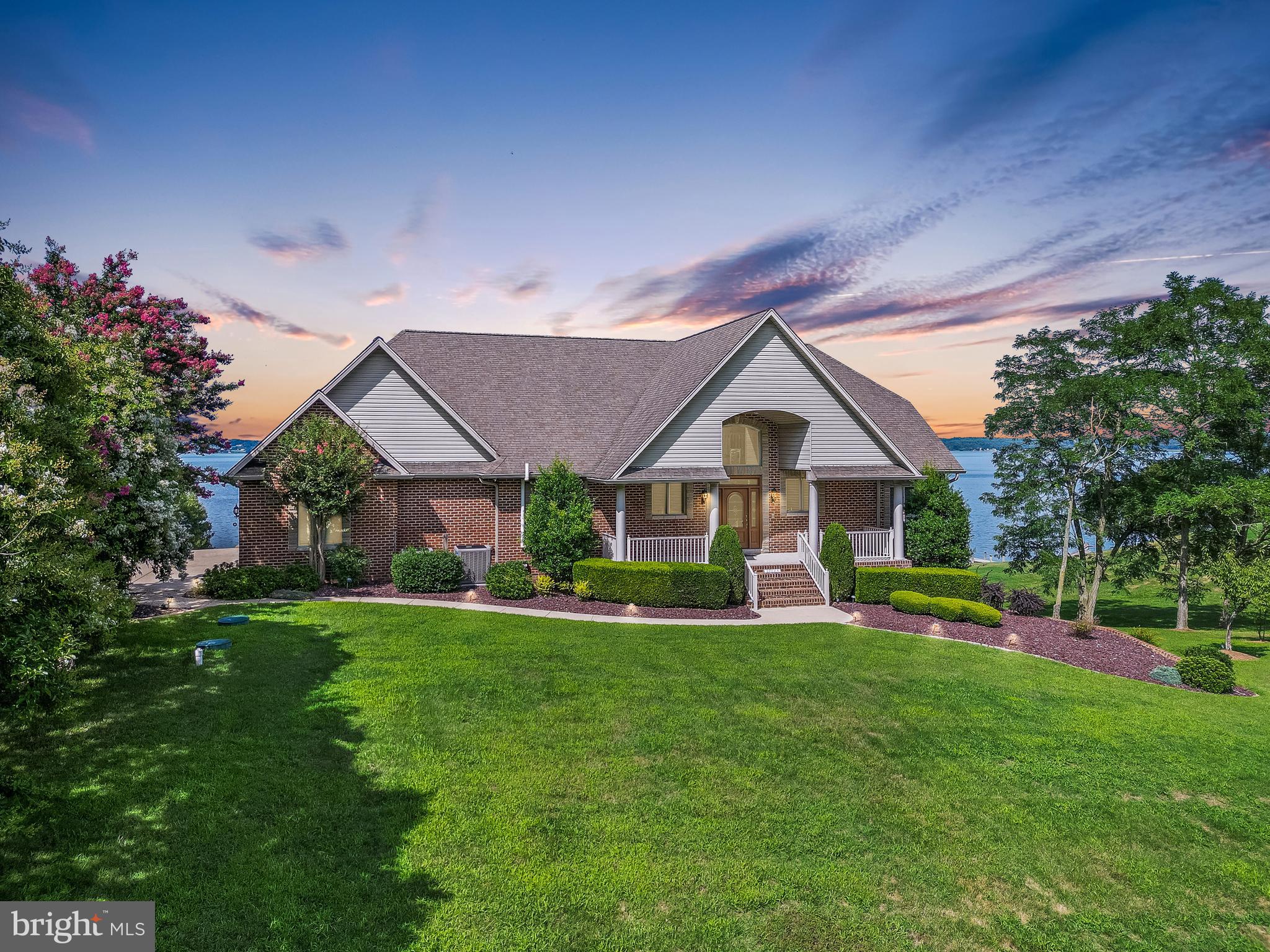 QUEEN TREE LANDING - Residential