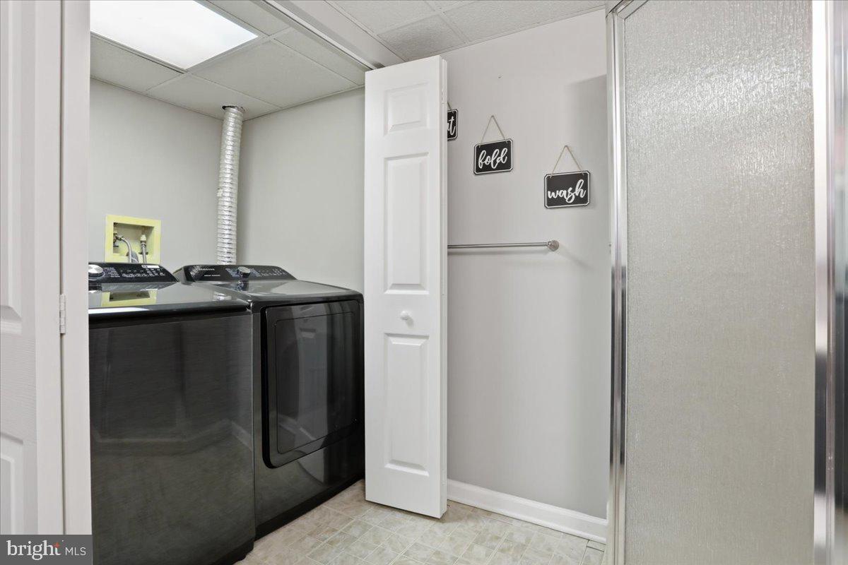 STERLING OAKS - Residential