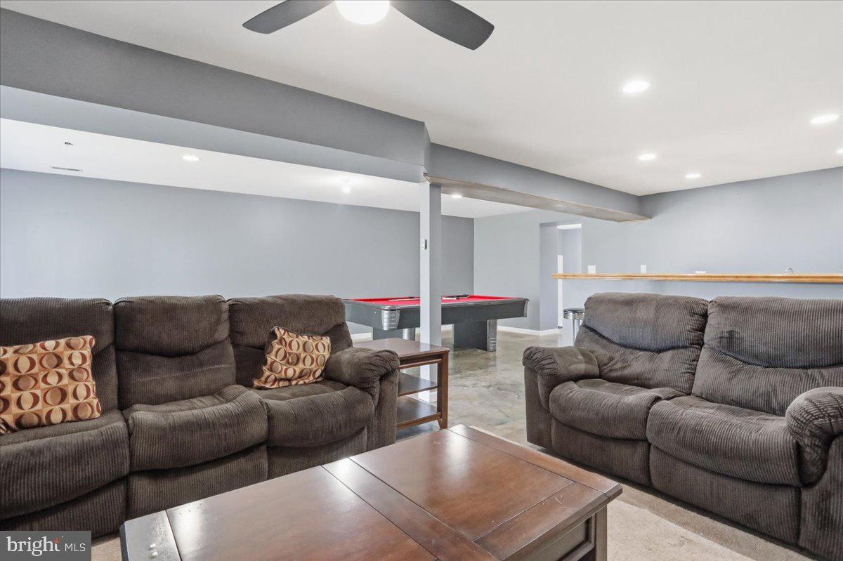 STERLING OAKS - Residential