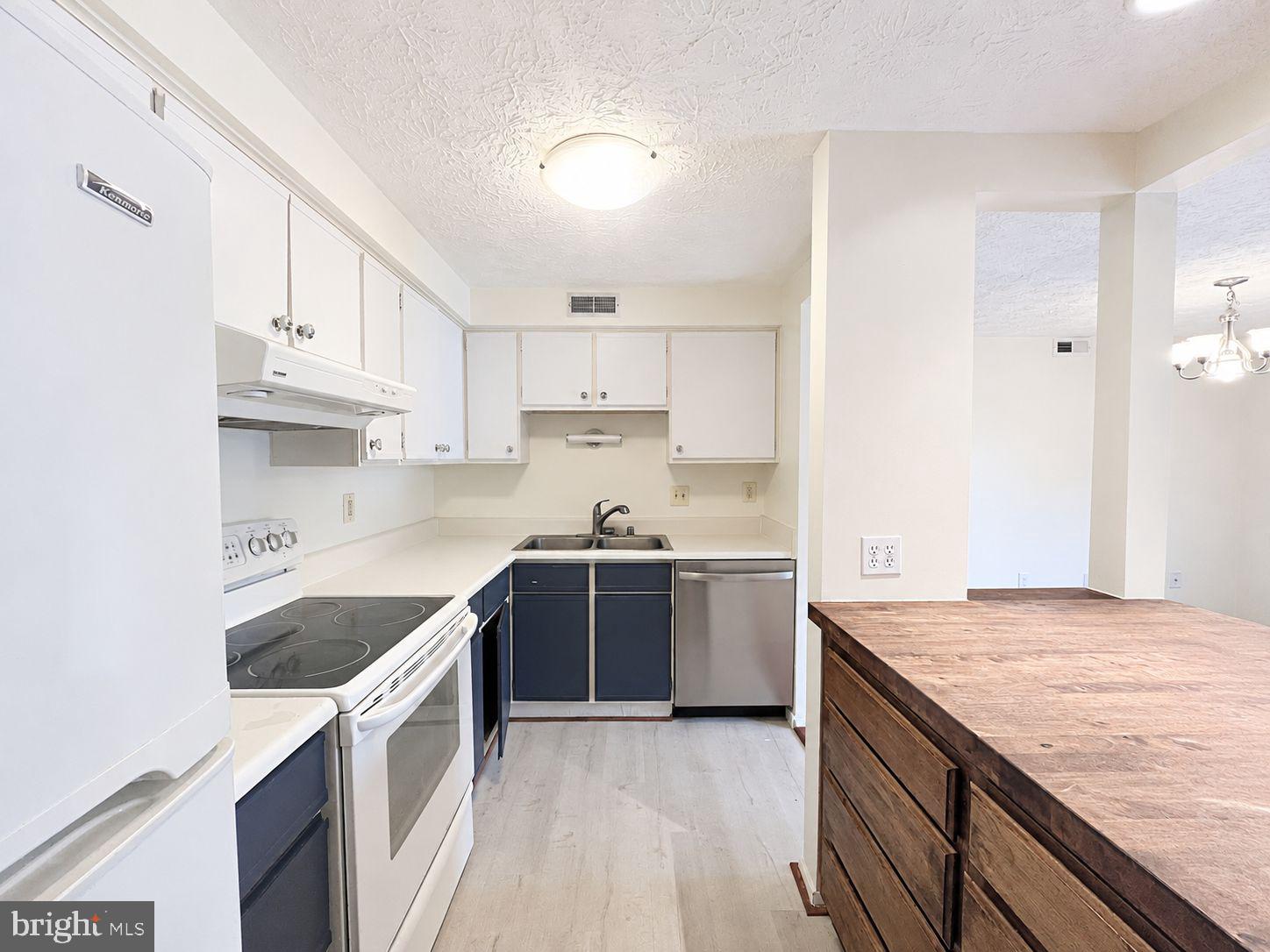 MOUNT VERNON LAKES CONDO - Residential