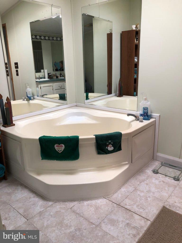 CRESTVIEW ACRES MHP - Residential
