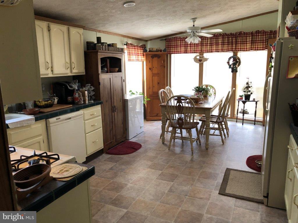 CRESTVIEW ACRES MHP - Residential
