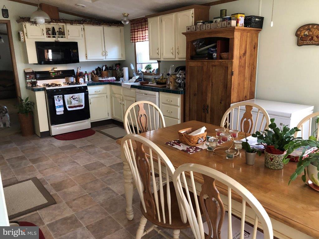 CRESTVIEW ACRES MHP - Residential