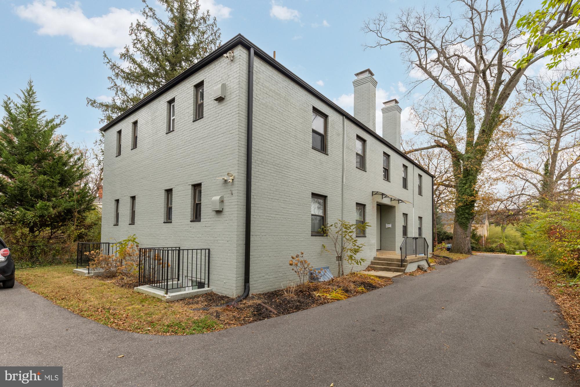 COLLEGE PARK - Commercial Sale