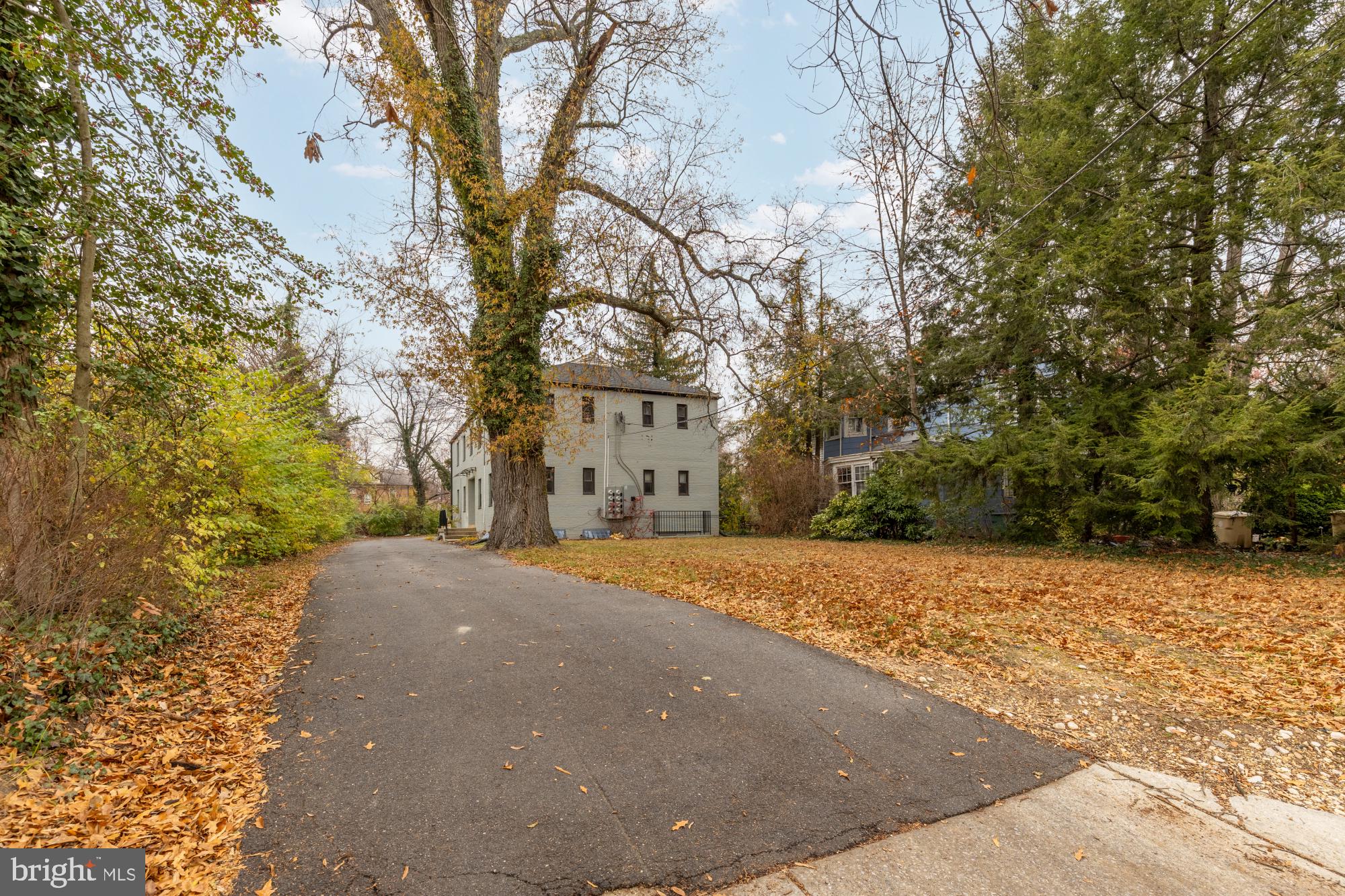 COLLEGE PARK - Commercial Sale
