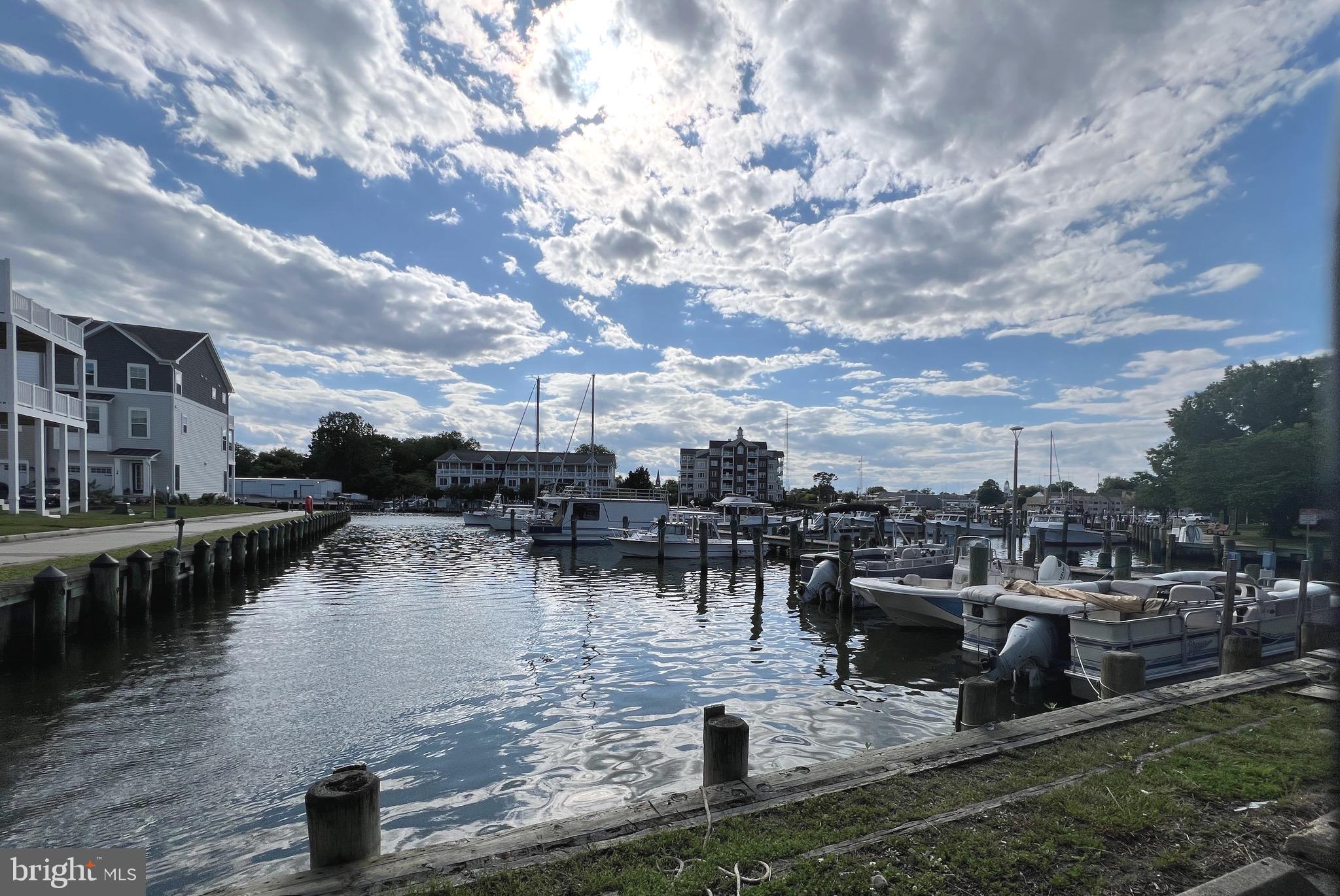 DEEP HARBOUR - Residential