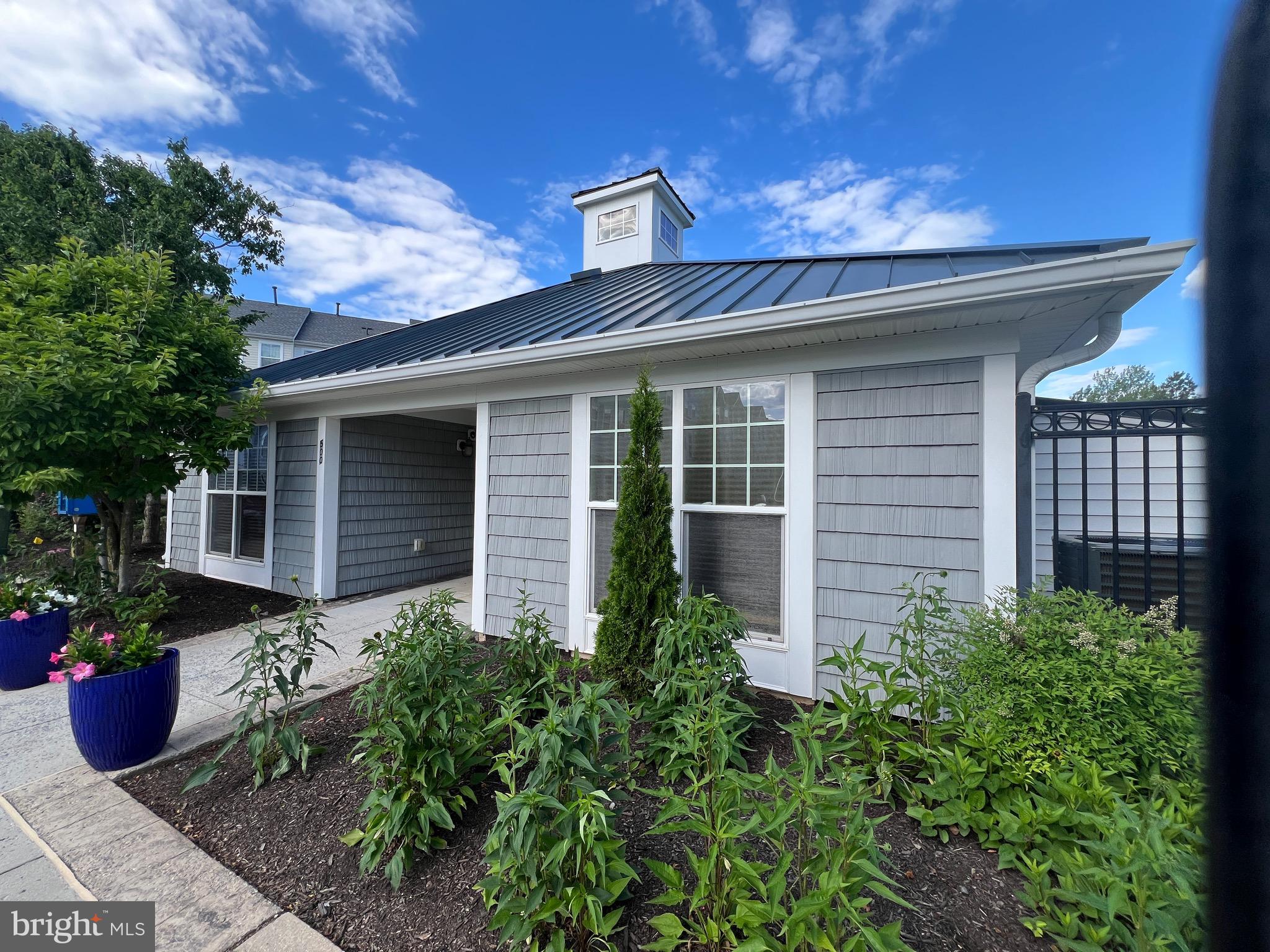 DEEP HARBOUR - Residential