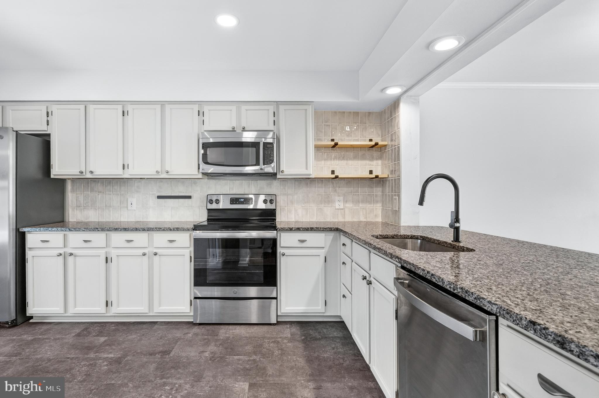 SOCIETY CIRCLE - Residential Lease