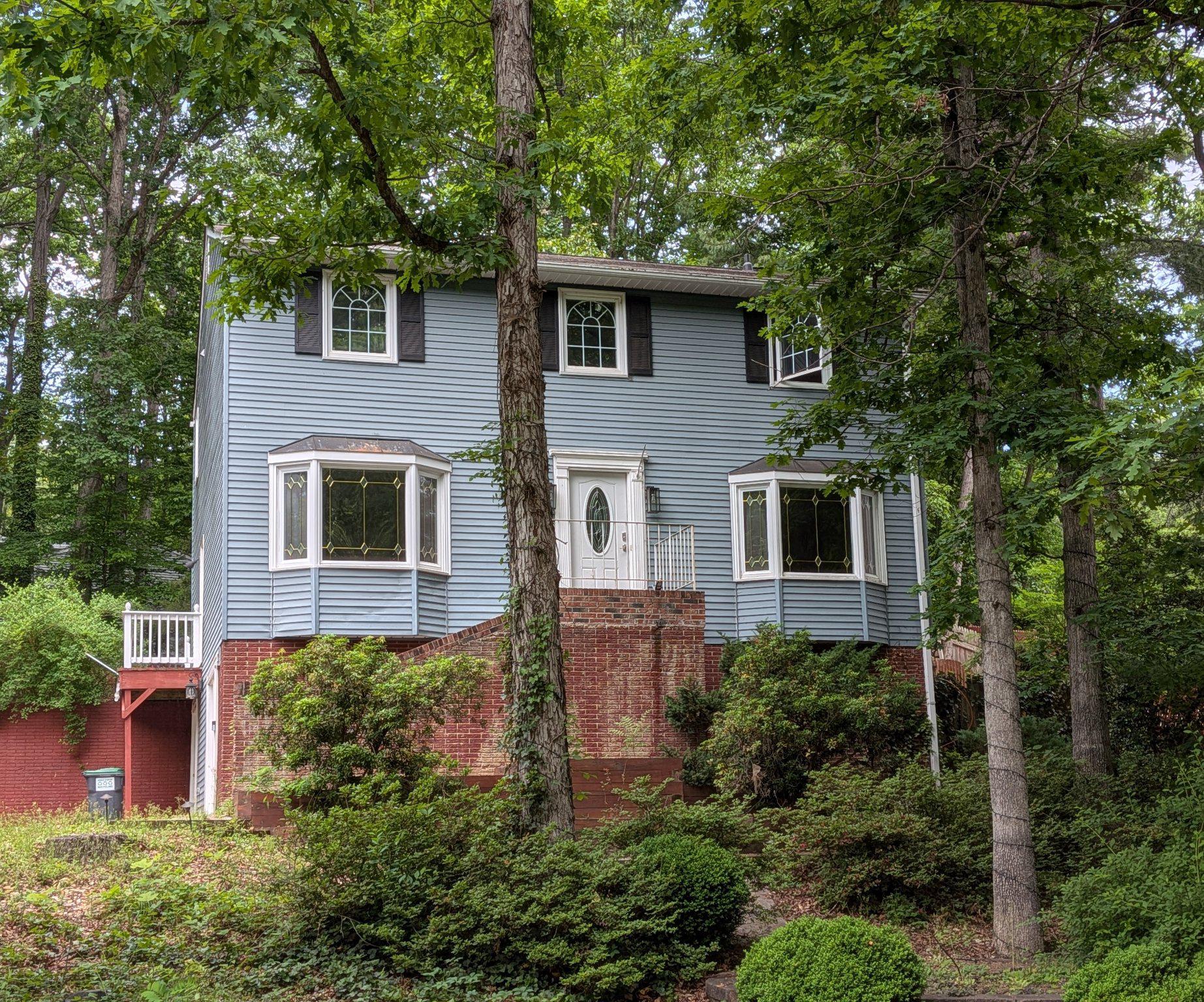 Home Back on Market Due to Buyer Default. Home being sold "As-is." Cash Investors Needed! Seller firm on not reviewing sight unseen offers.