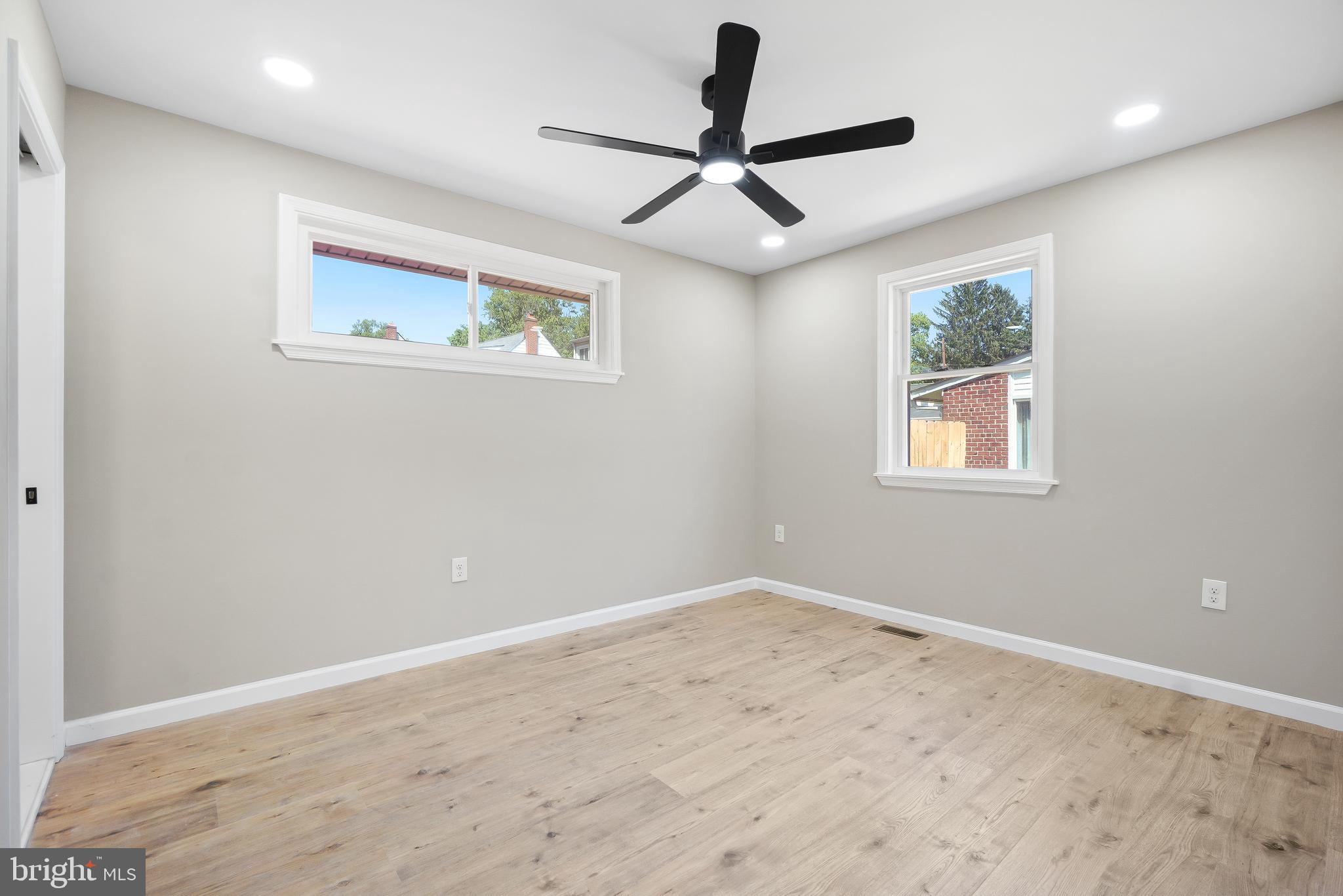 WHEATON WOODS - Residential