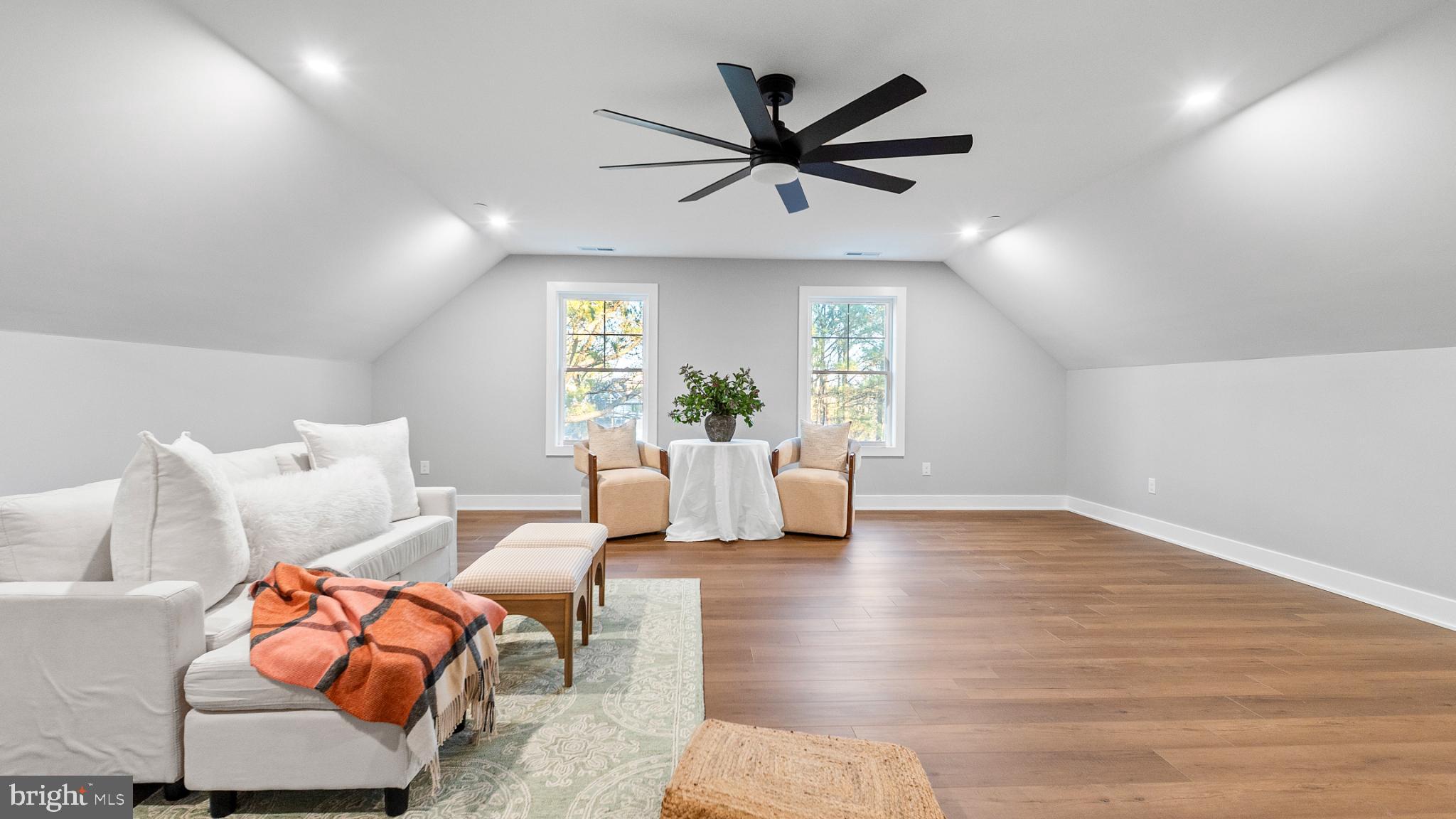 LIGHTHOUSE SOUND - Residential