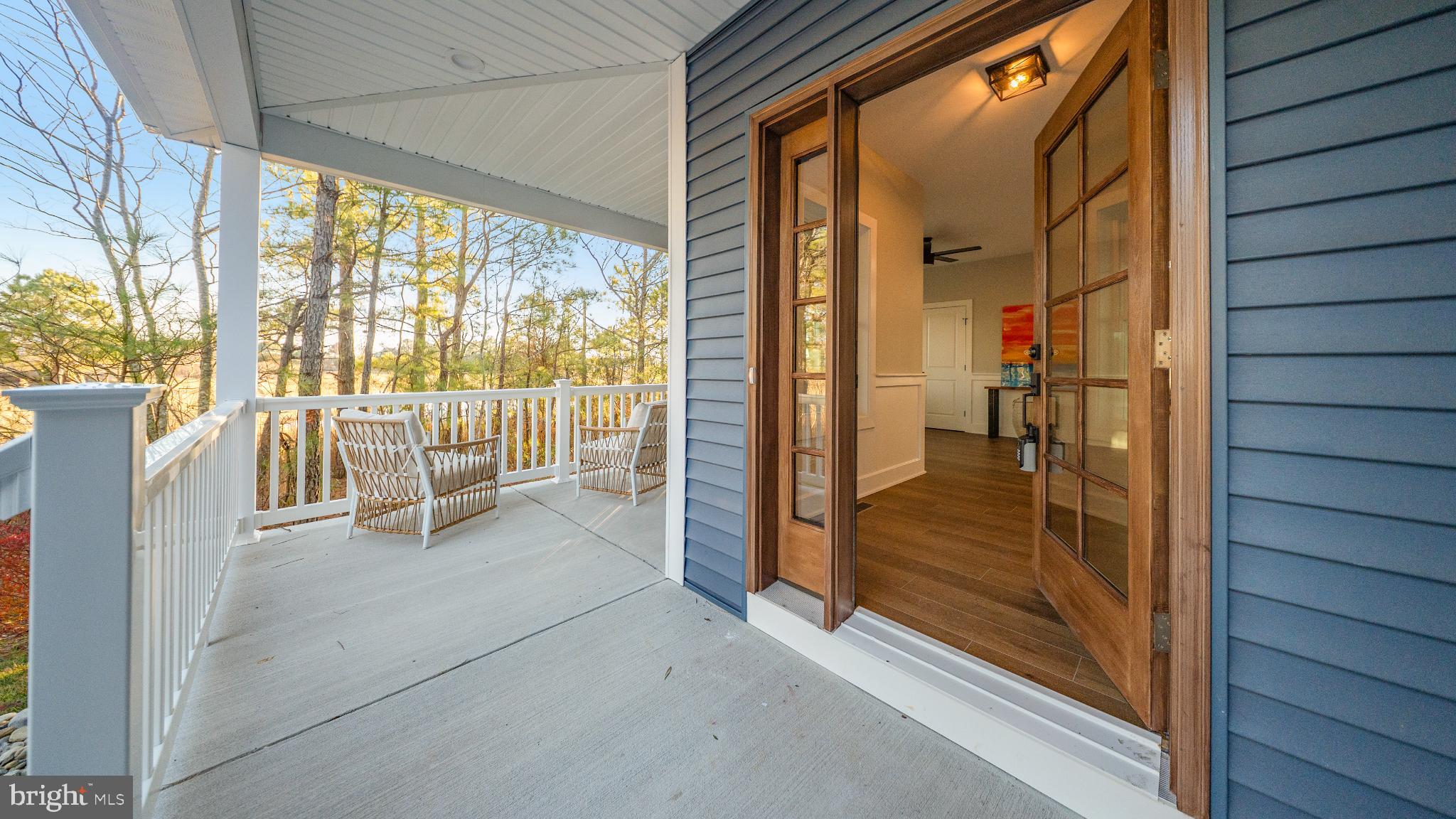 LIGHTHOUSE SOUND - Residential