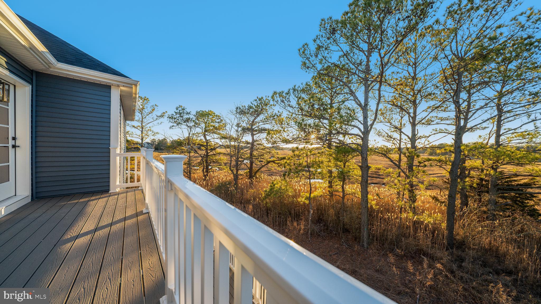 LIGHTHOUSE SOUND - Residential