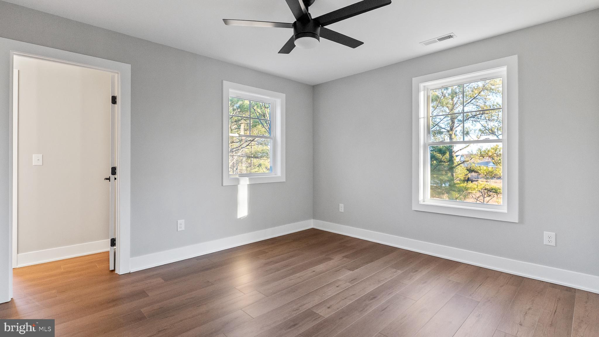 LIGHTHOUSE SOUND - Residential