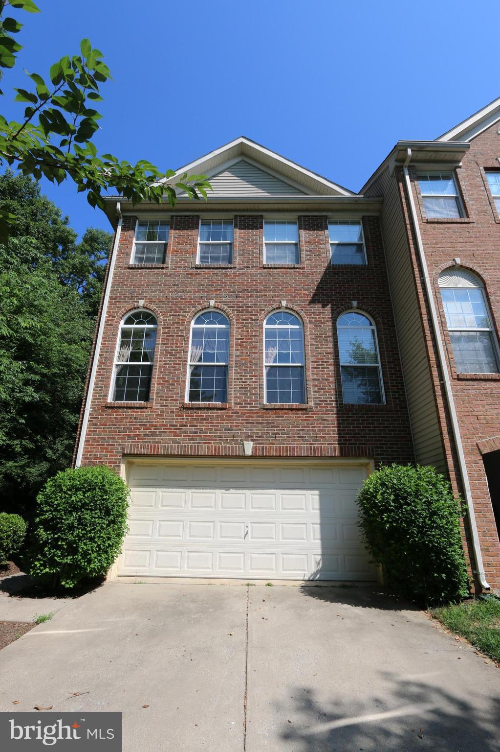 beautiful 3-bedroom,3-1/2 bath end-unit brick townhome situated at street s end in sought-after Woodcliffe Park*eat-in kitchen w/ granite counter top*formal living rm+dining rm w/marble surround fireplace*palladian windows*crown and chair molding*wainscoting throughout*masterbath w/jacuzzi tub and separate shower*double vanities*2-car garage*llevel family rm w/full bath. New Water Heater, New Refrigerator.
GCAAR rental application is acceptable.
Onlie application is no allowed!
Landlord requested the applicant's credit score 700 or above.