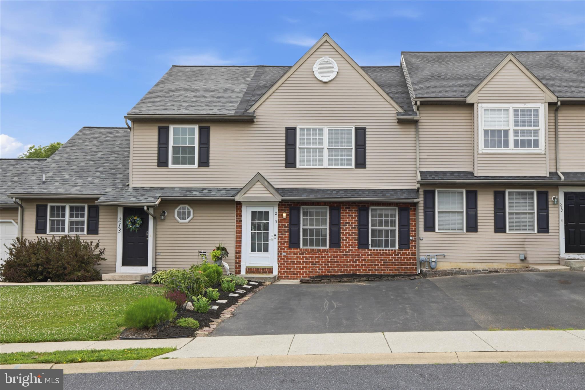 LONGWOOD SQUARE - Residential