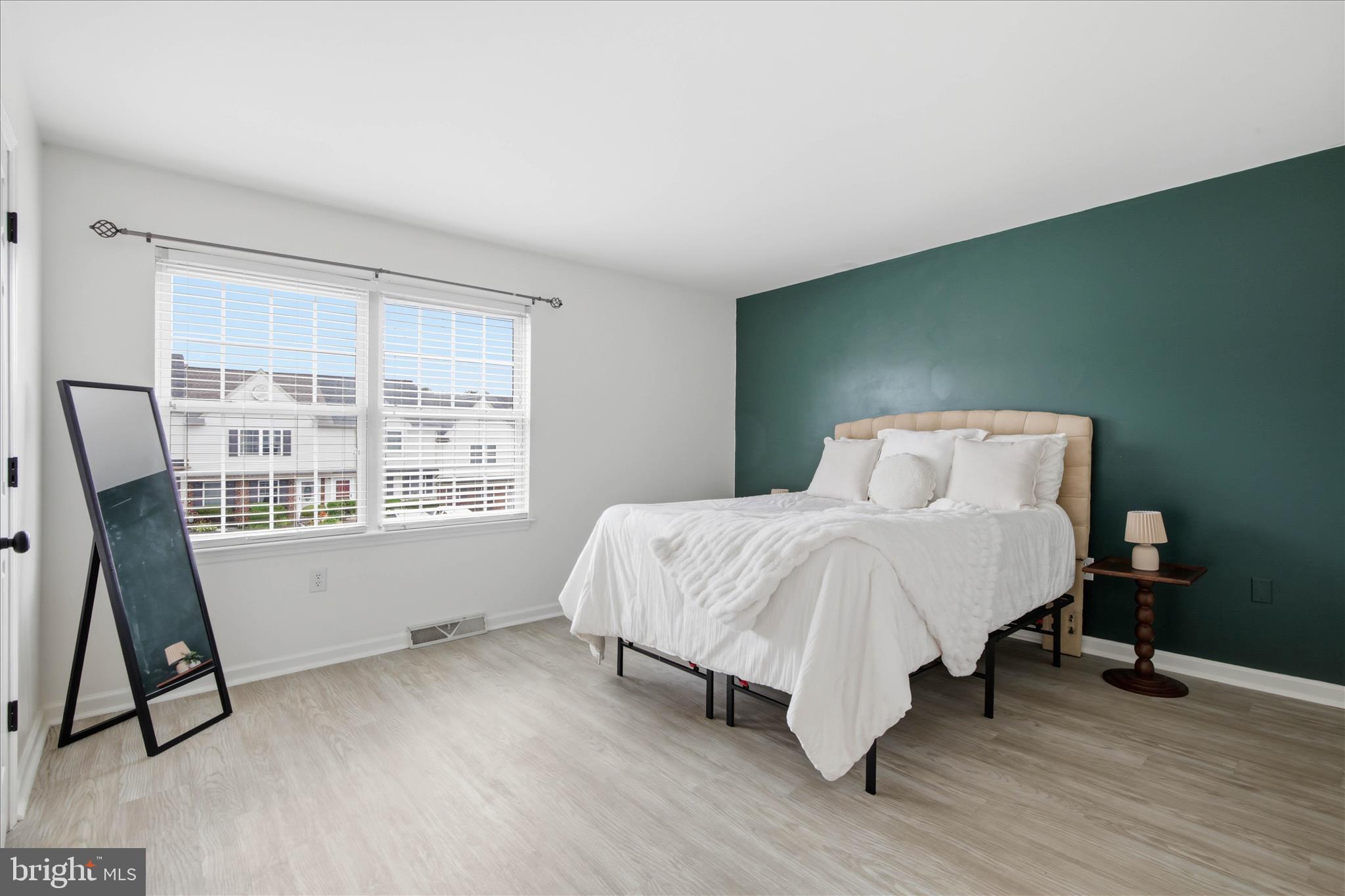 LONGWOOD SQUARE - Residential